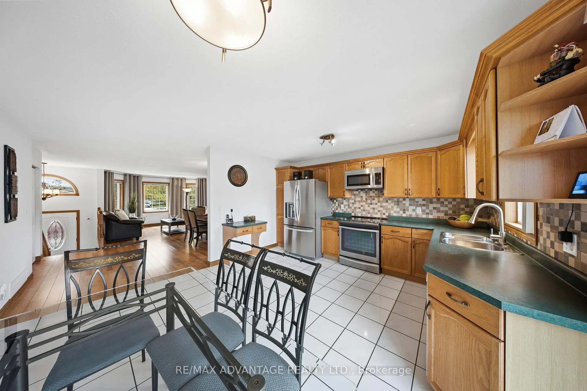 Photo 16 of 1978 Fuller Crescent, Windsor — HOMEH