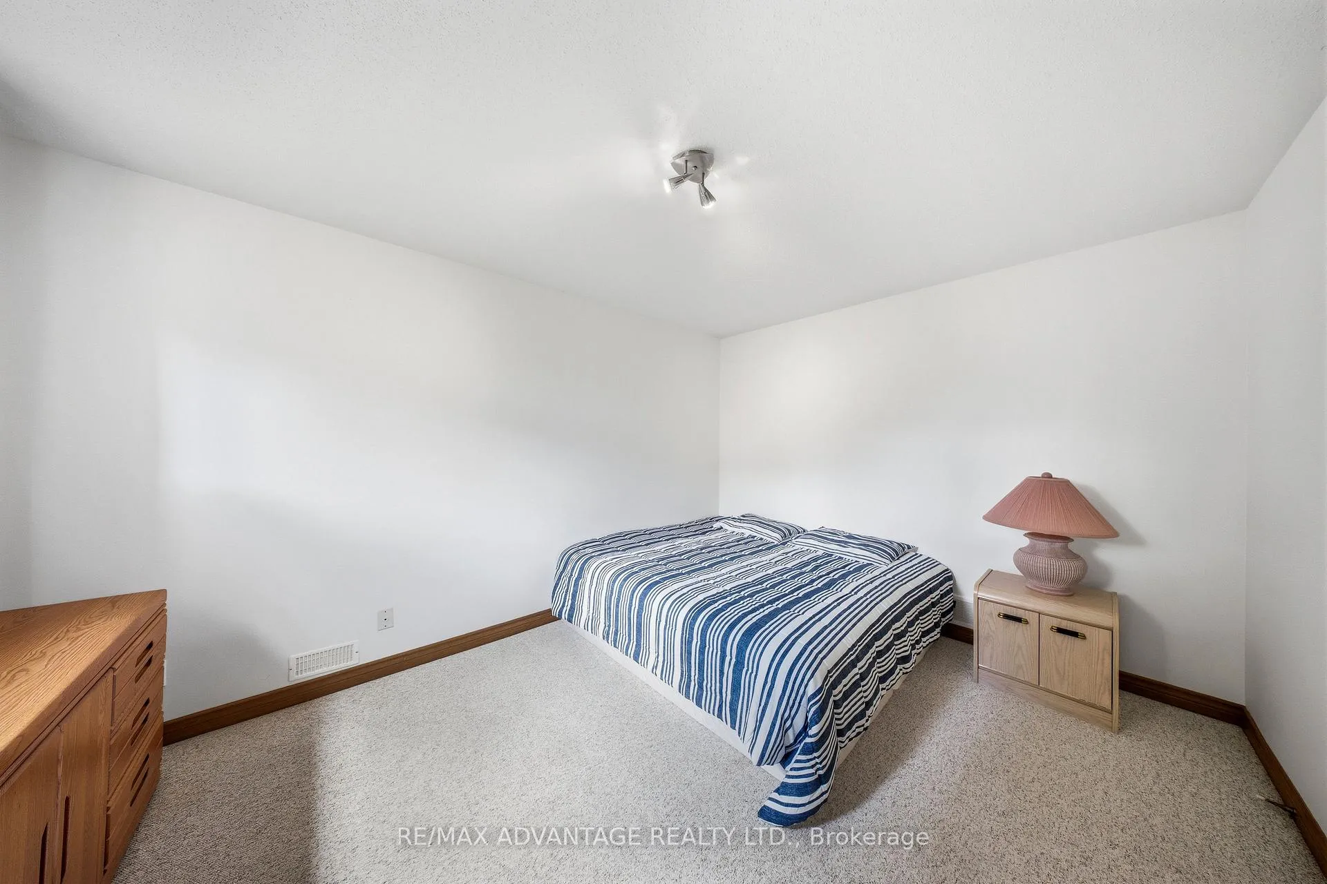 Photo 30 of 1978 Fuller Crescent, Windsor — HOMEH