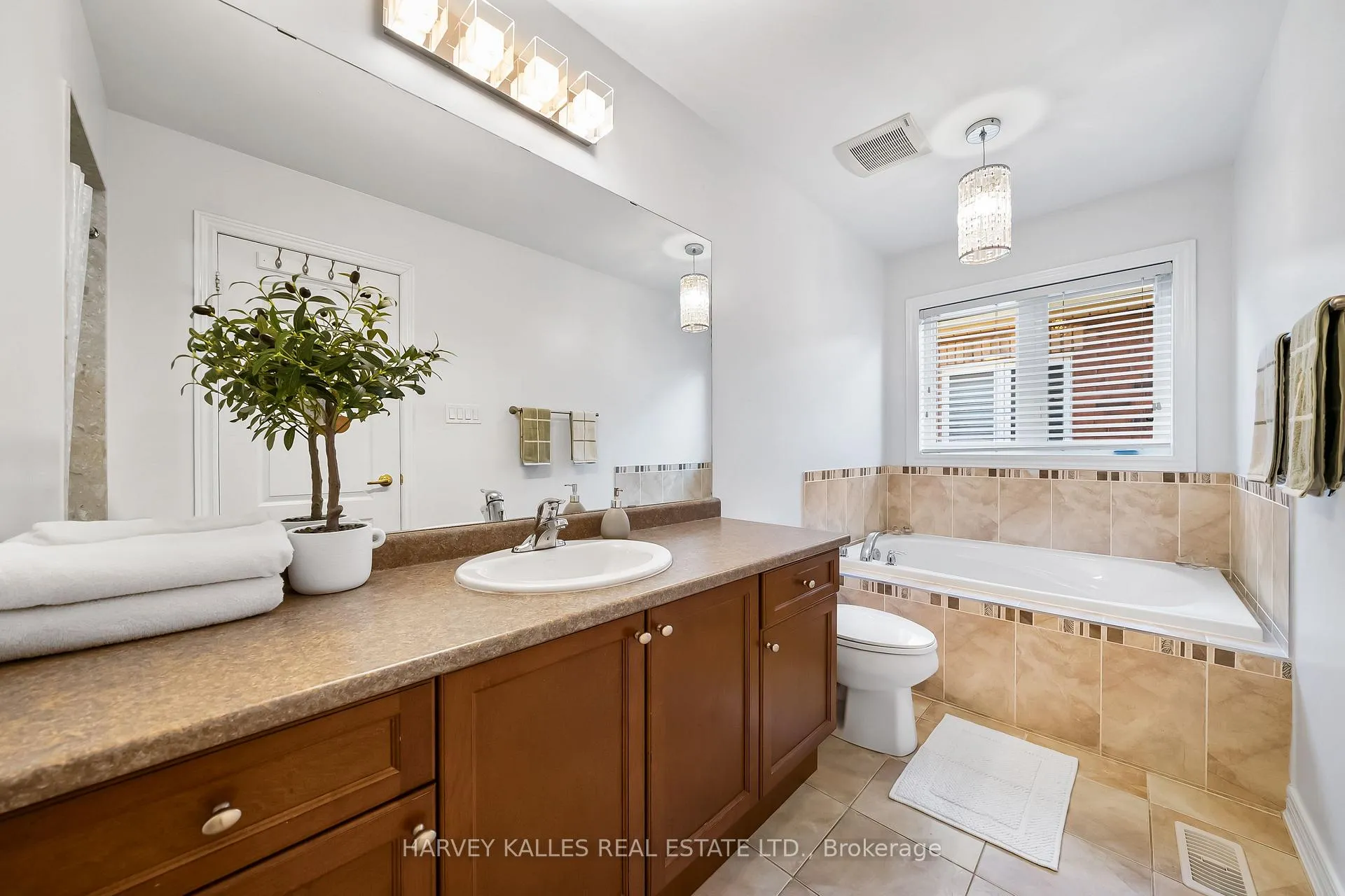 Photo 27 of 36 Boundbrook Drive, Brampton, Northwest Sandalwood Parkway — HOMEH