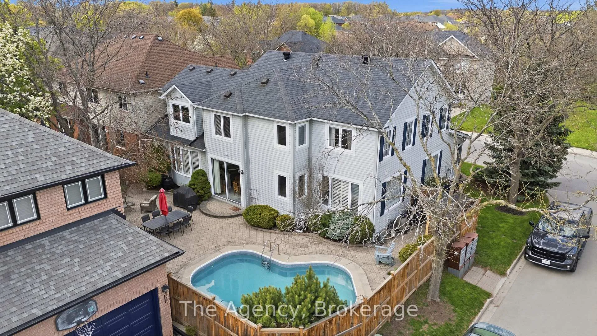 Photo 2 of 2112 Novis Way, Burlington, Orchard — HOMEH