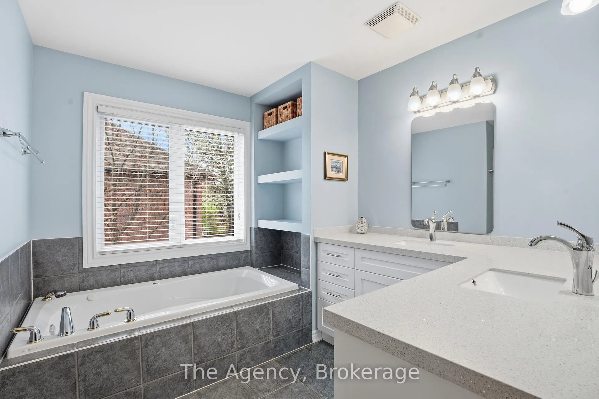 Photo 23 of 2112 Novis Way, Burlington, Orchard — HOMEH
