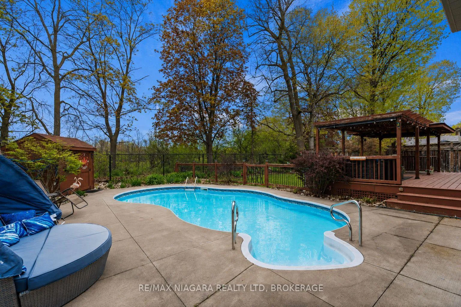 Photo 2 of 67 Dalewood Drive, Kitchener — HOMEH
