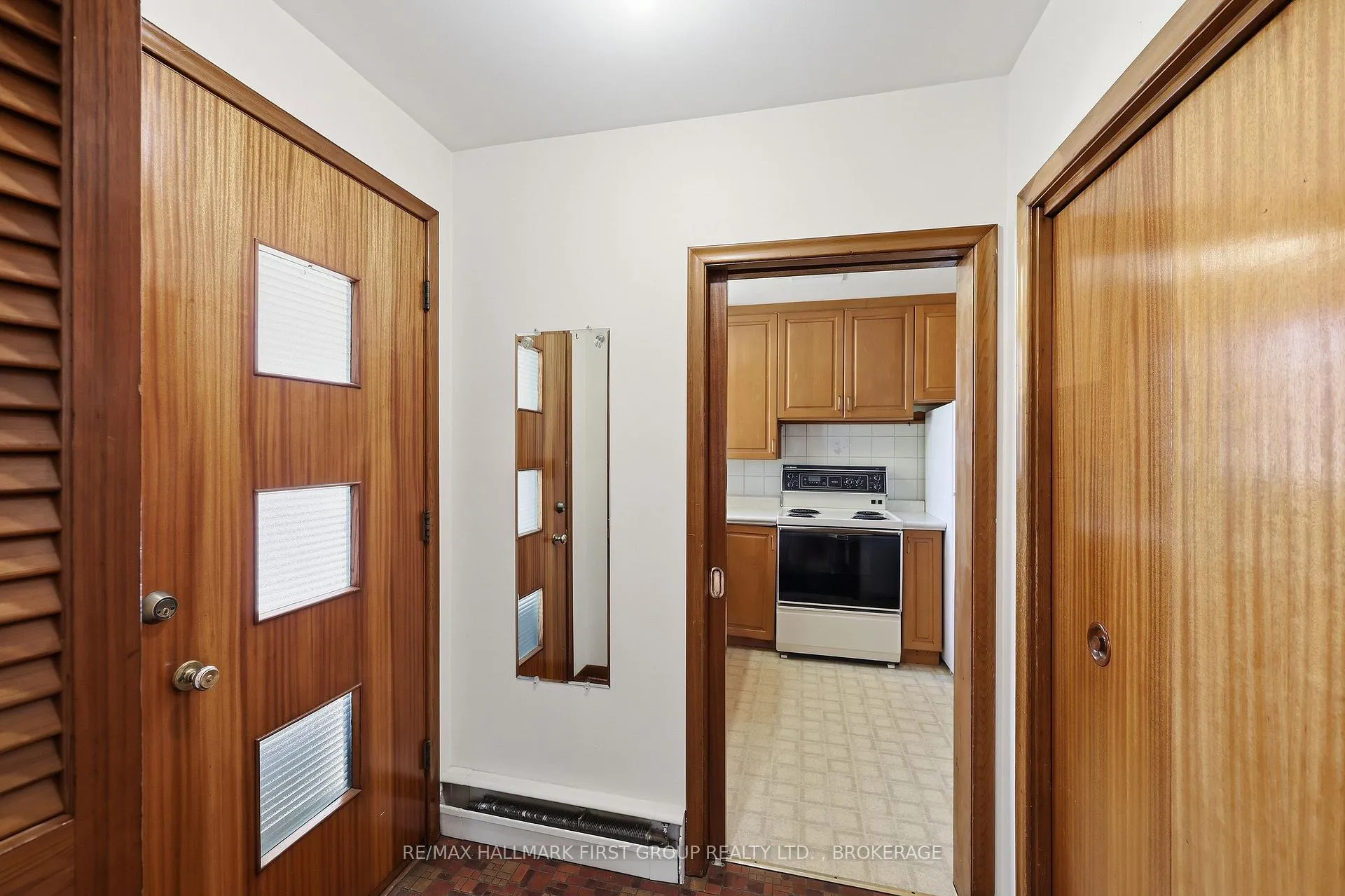 Photo 11 of 71 Morenz Crescent, Kingston, Rideau — HOMEH