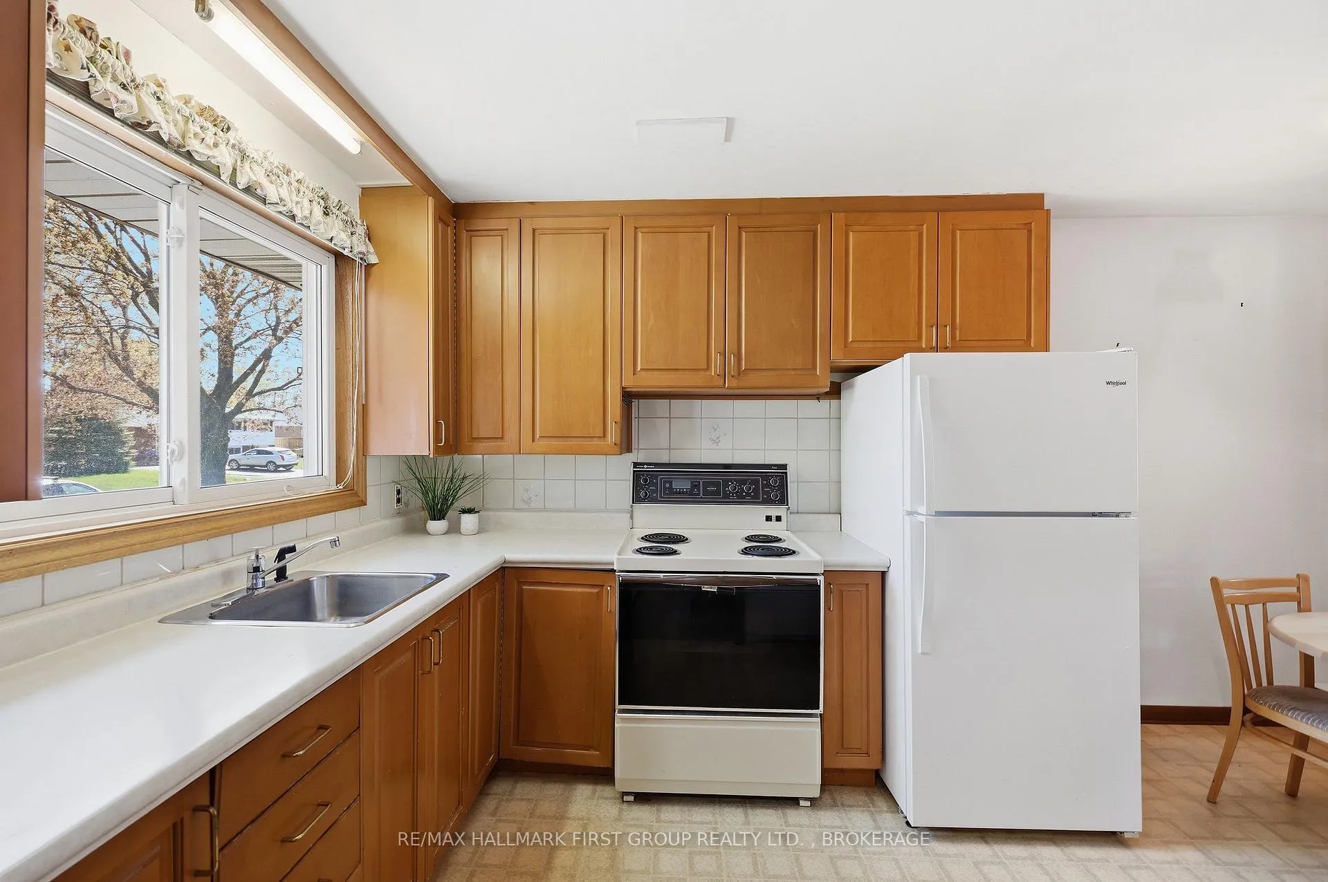 Photo 12 of 71 Morenz Crescent, Kingston, Rideau — HOMEH