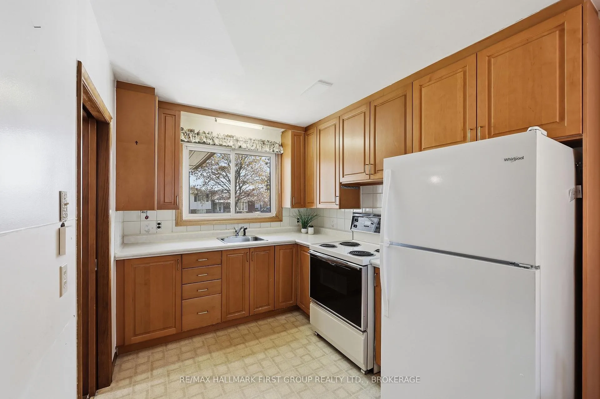 Photo 13 of 71 Morenz Crescent, Kingston, Rideau — HOMEH