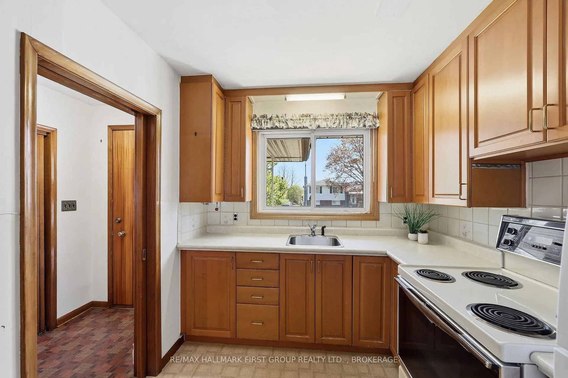 Photo 14 of 71 Morenz Crescent, Kingston, Rideau — HOMEH