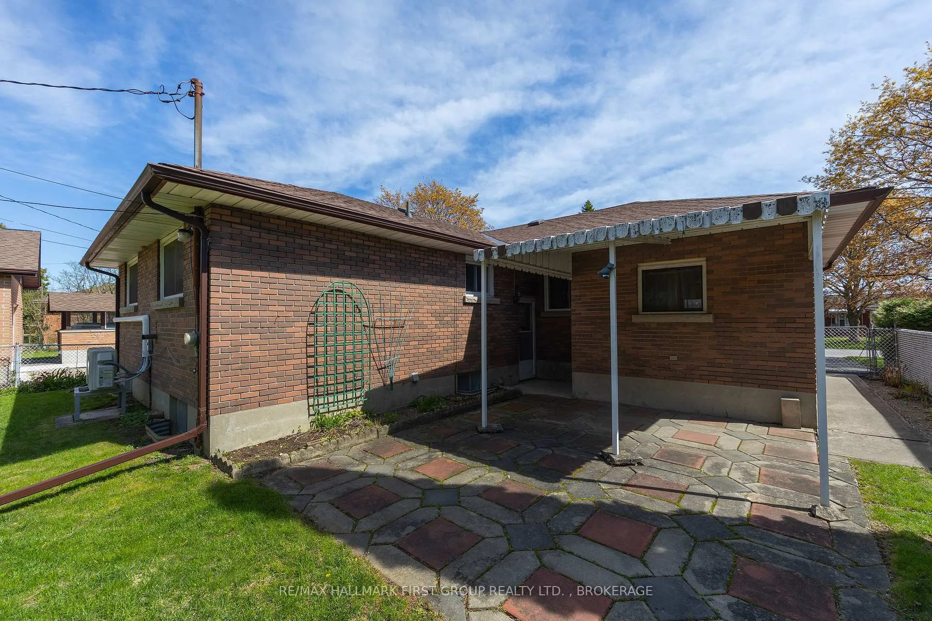 Photo 42 of 71 Morenz Crescent, Kingston, Rideau — HOMEH