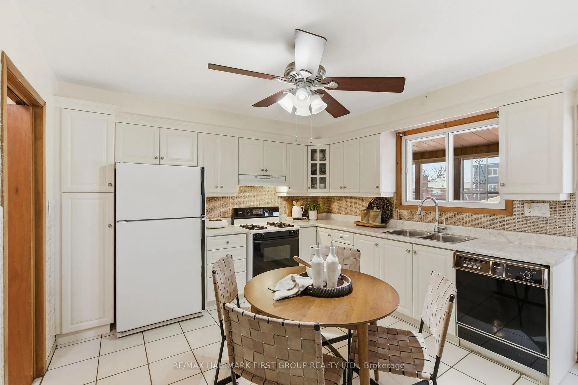 Photo 12 of 152 Mcroberts Avenue, Toronto, Corso Italia-Davenport — HOMEH