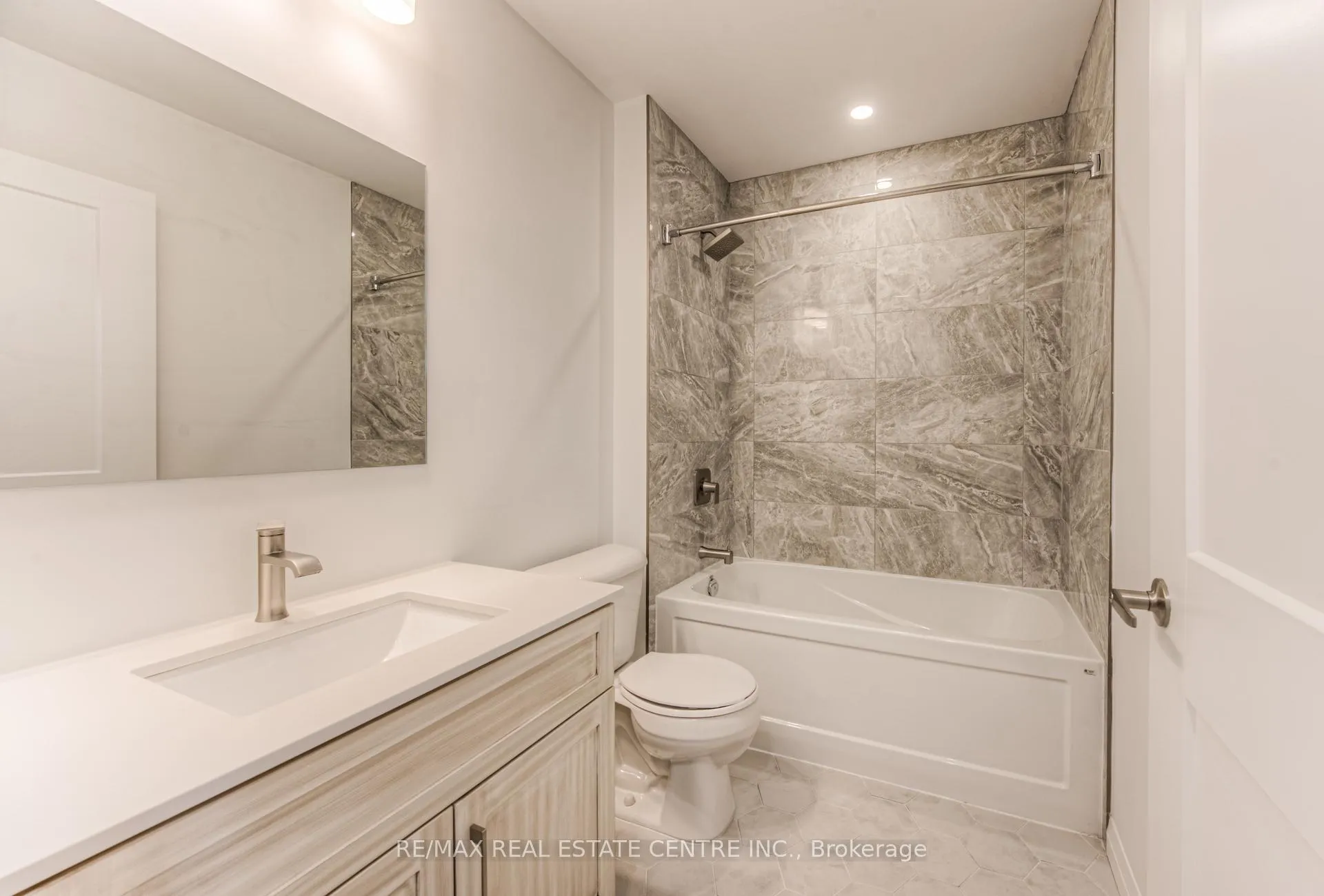 Photo 13 of Unit 810, 108 Garment Street, Waterloo — HOMEH