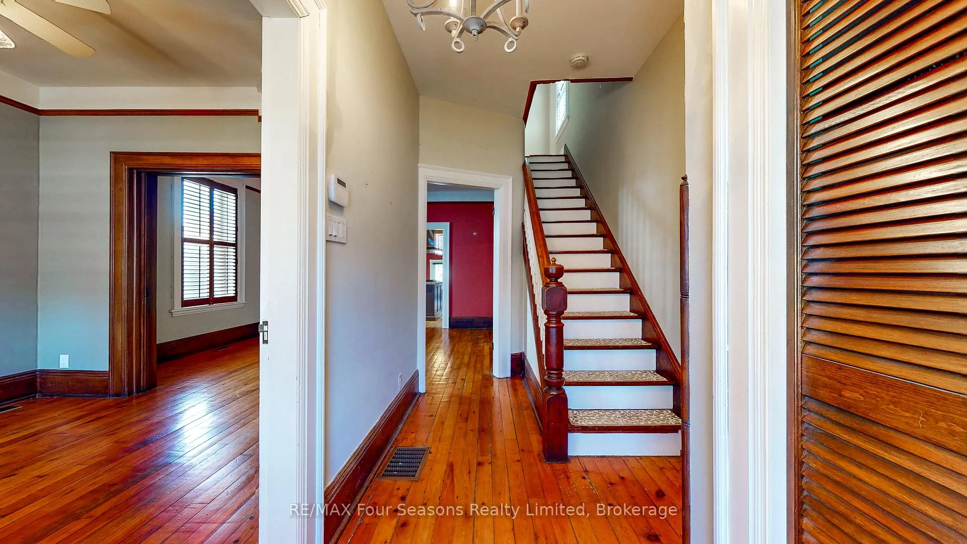 Photo 5 of 77 Fourth Street W, Collingwood — HOMEH