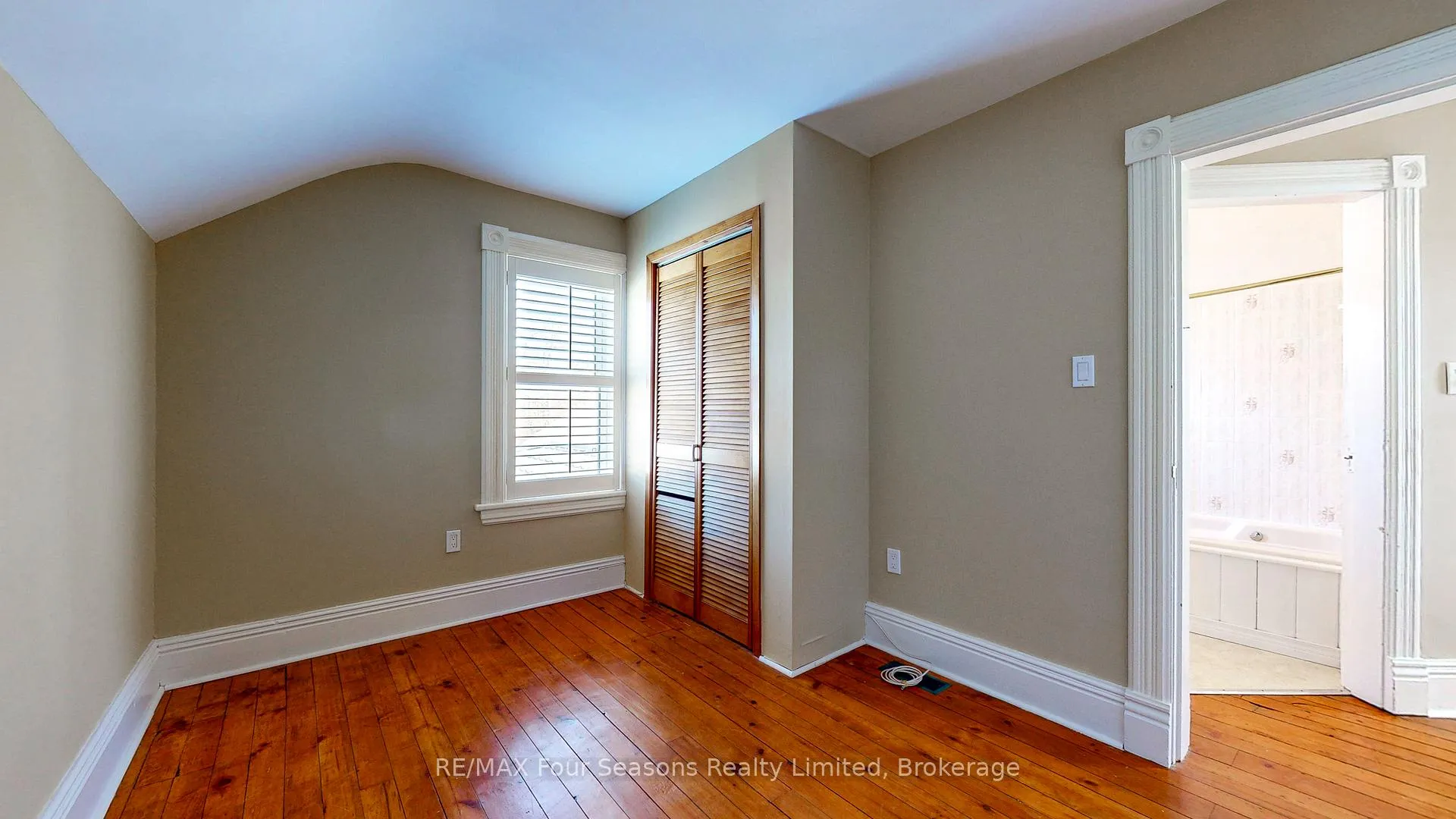 Photo 25 of 77 Fourth Street W, Collingwood — HOMEH