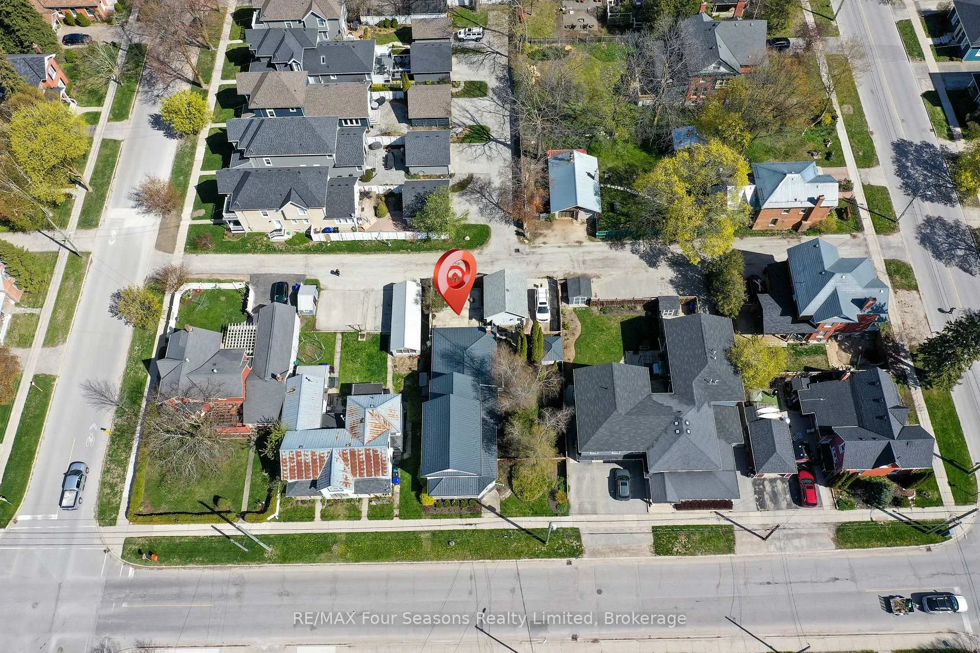 Photo 27 of 77 Fourth Street W, Collingwood — HOMEH