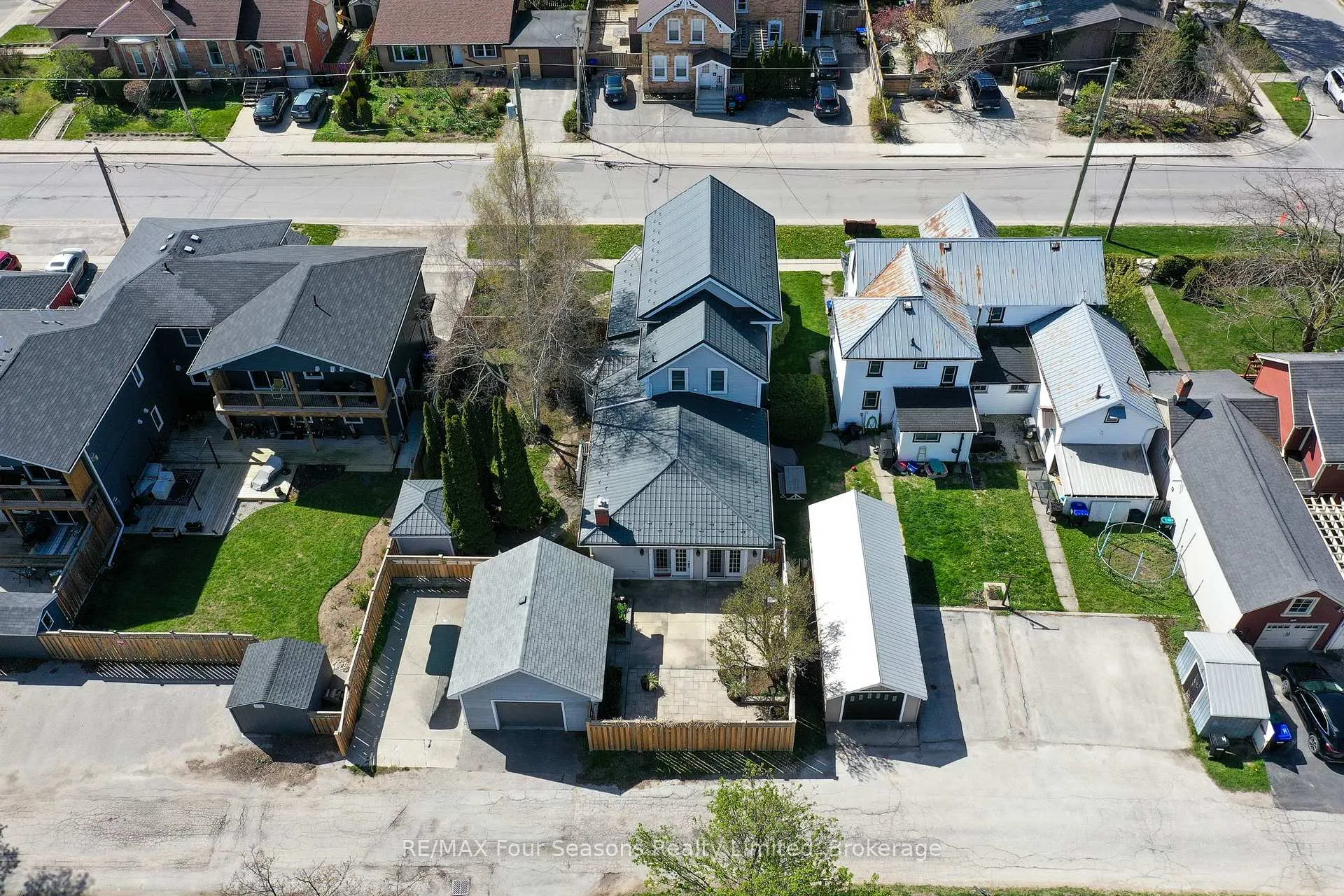 Photo 28 of 77 Fourth Street W, Collingwood — HOMEH