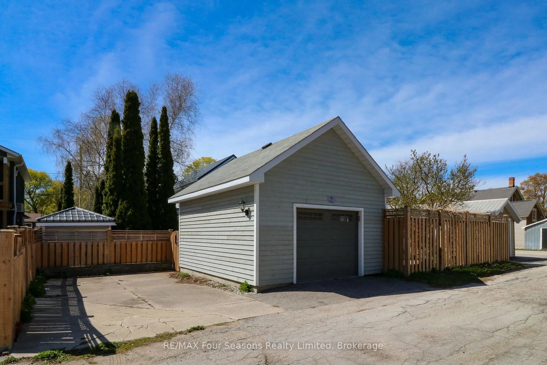 Photo 35 of 77 Fourth Street W, Collingwood — HOMEH