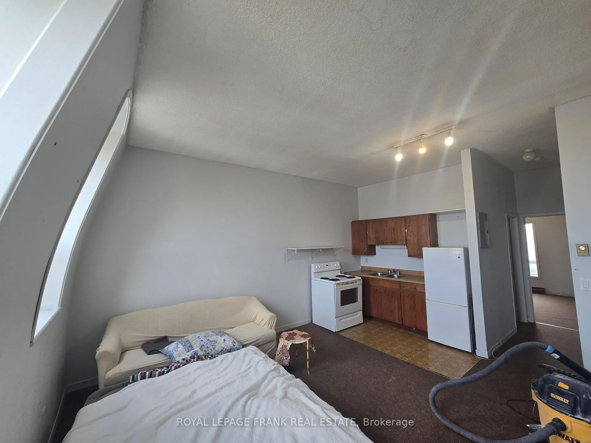 Photo 1 of Unit Apartment #5, 15 King Street E, Clarington, Bowmanville — HOMEH