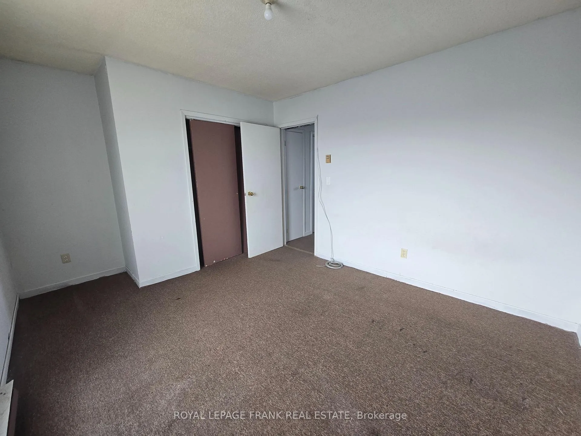 Photo 5 of Unit Apartment #5, 15 King Street E, Clarington, Bowmanville — HOMEH
