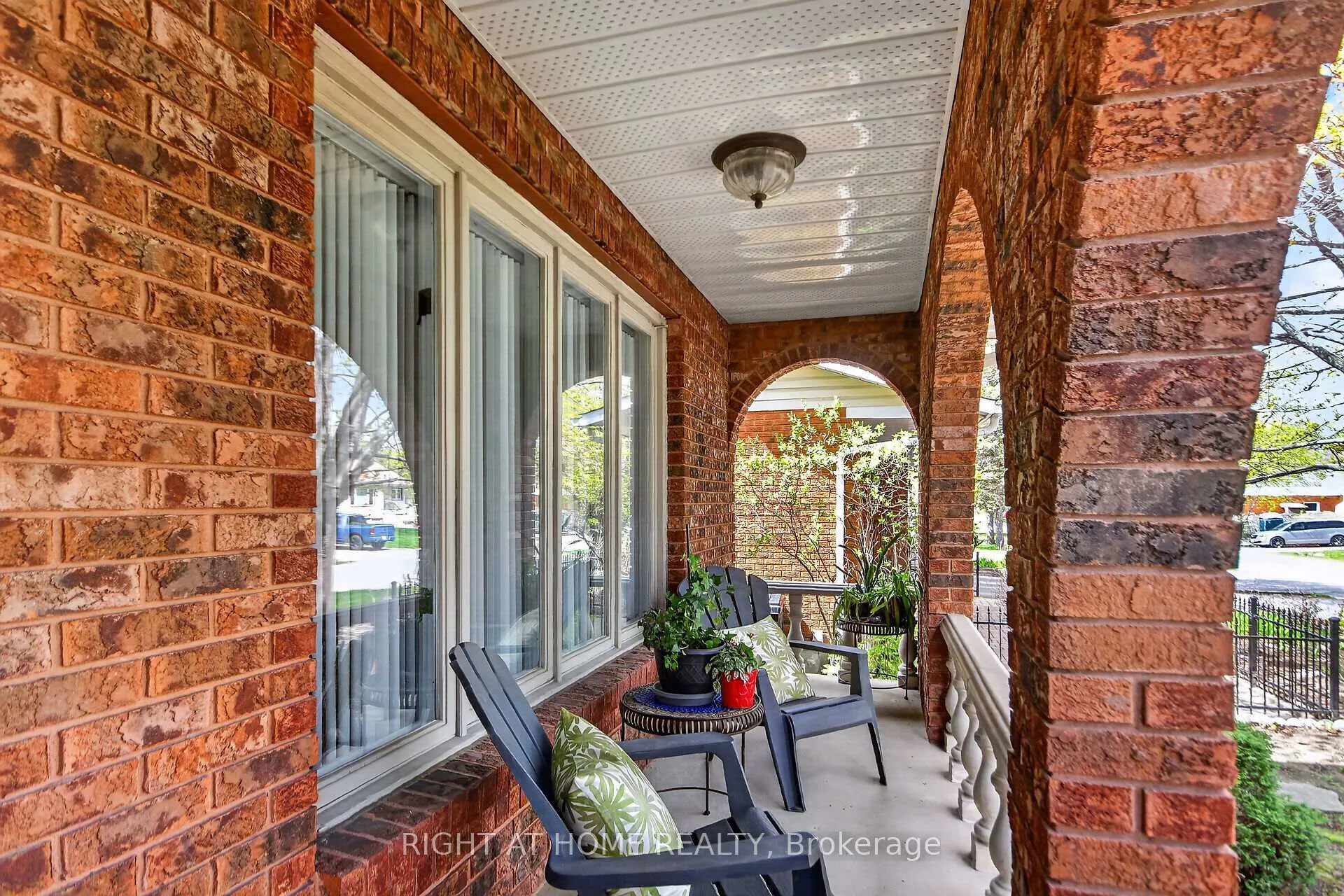Photo 4 of 20 Palsen Street, Ottawa, Meadowlands/Crestview — HOMEH