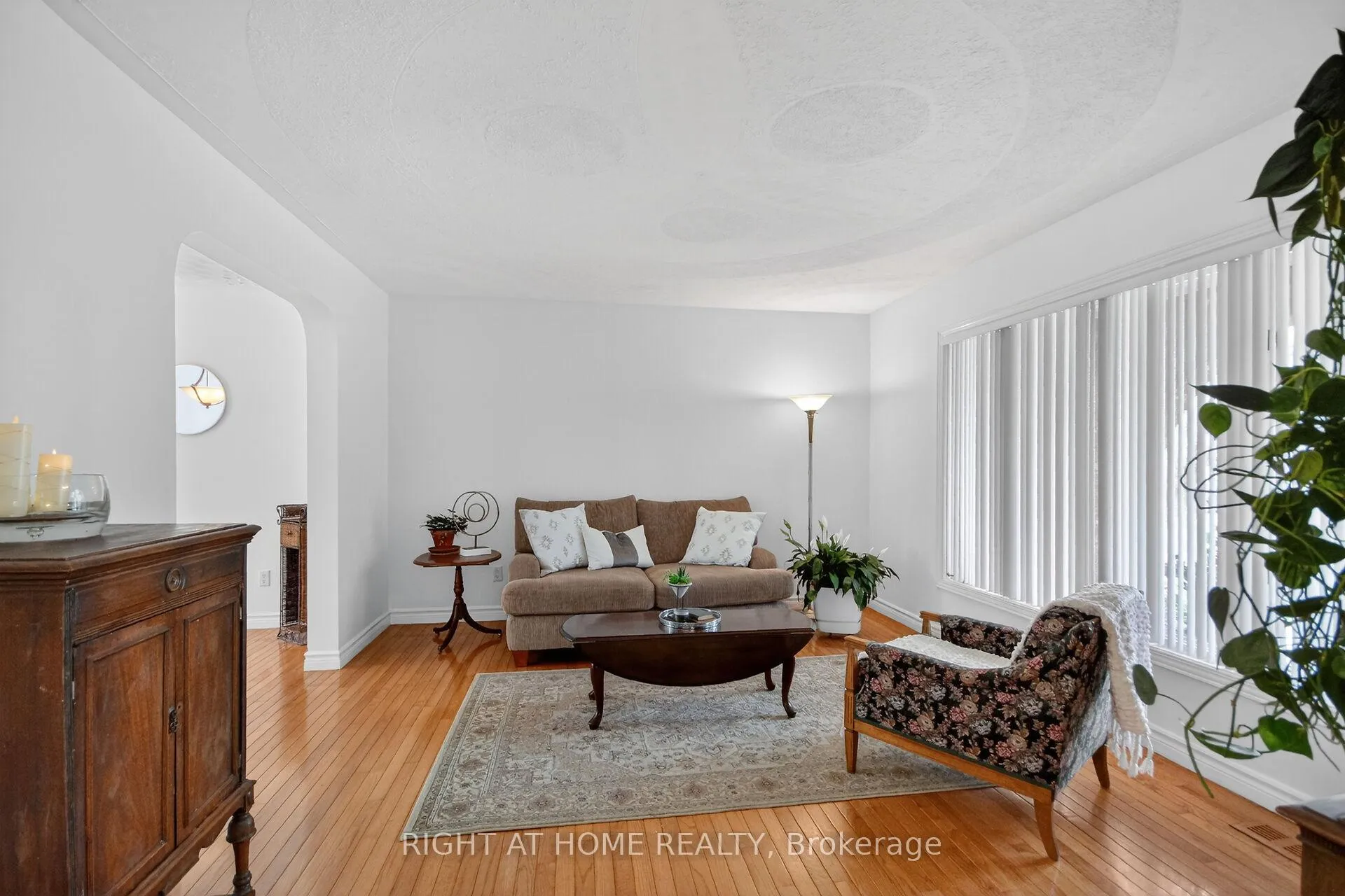 Photo 6 of 20 Palsen Street, Ottawa, Meadowlands/Crestview — HOMEH