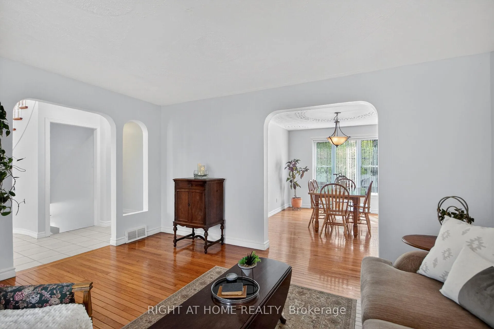 Photo 8 of 20 Palsen Street, Ottawa, Meadowlands/Crestview — HOMEH