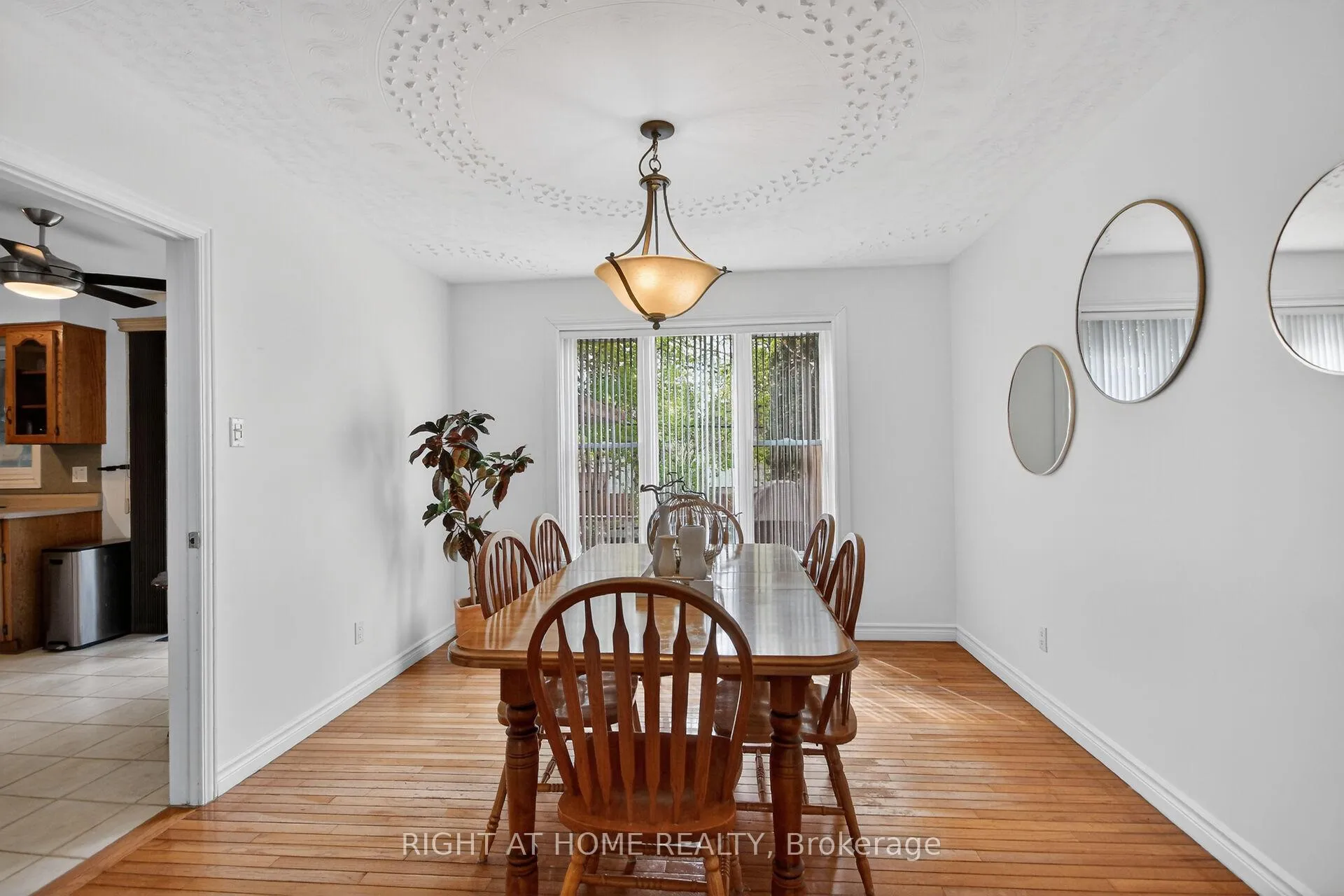 Photo 9 of 20 Palsen Street, Ottawa, Meadowlands/Crestview — HOMEH