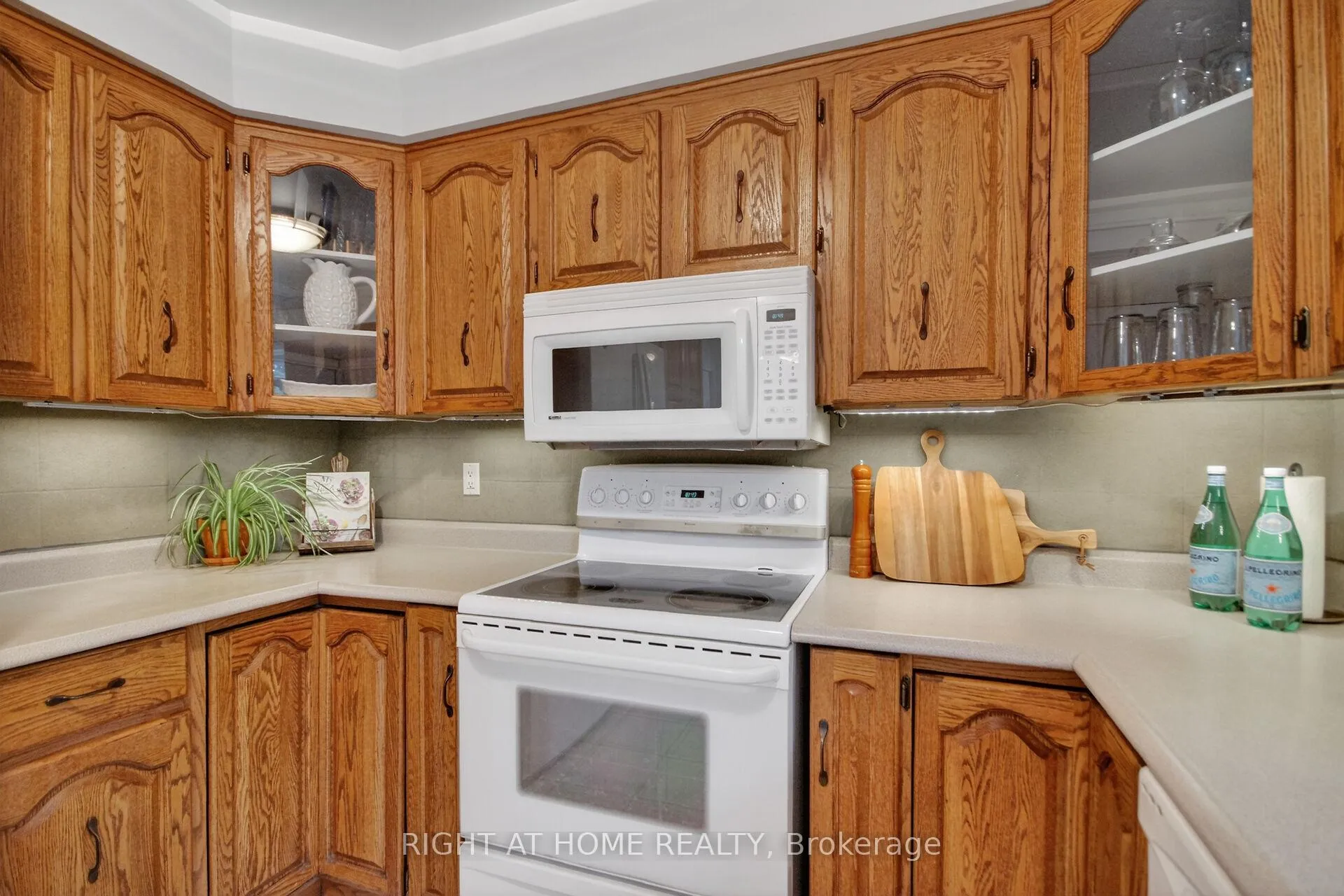 Photo 11 of 20 Palsen Street, Ottawa, Meadowlands/Crestview — HOMEH