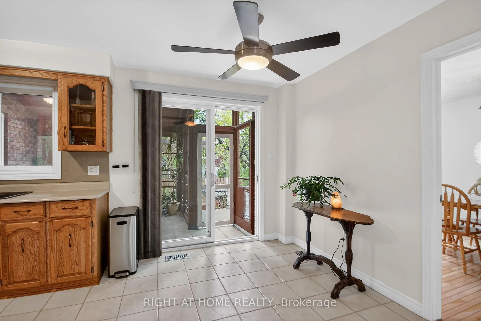 Photo 12 of 20 Palsen Street, Ottawa, Meadowlands/Crestview — HOMEH