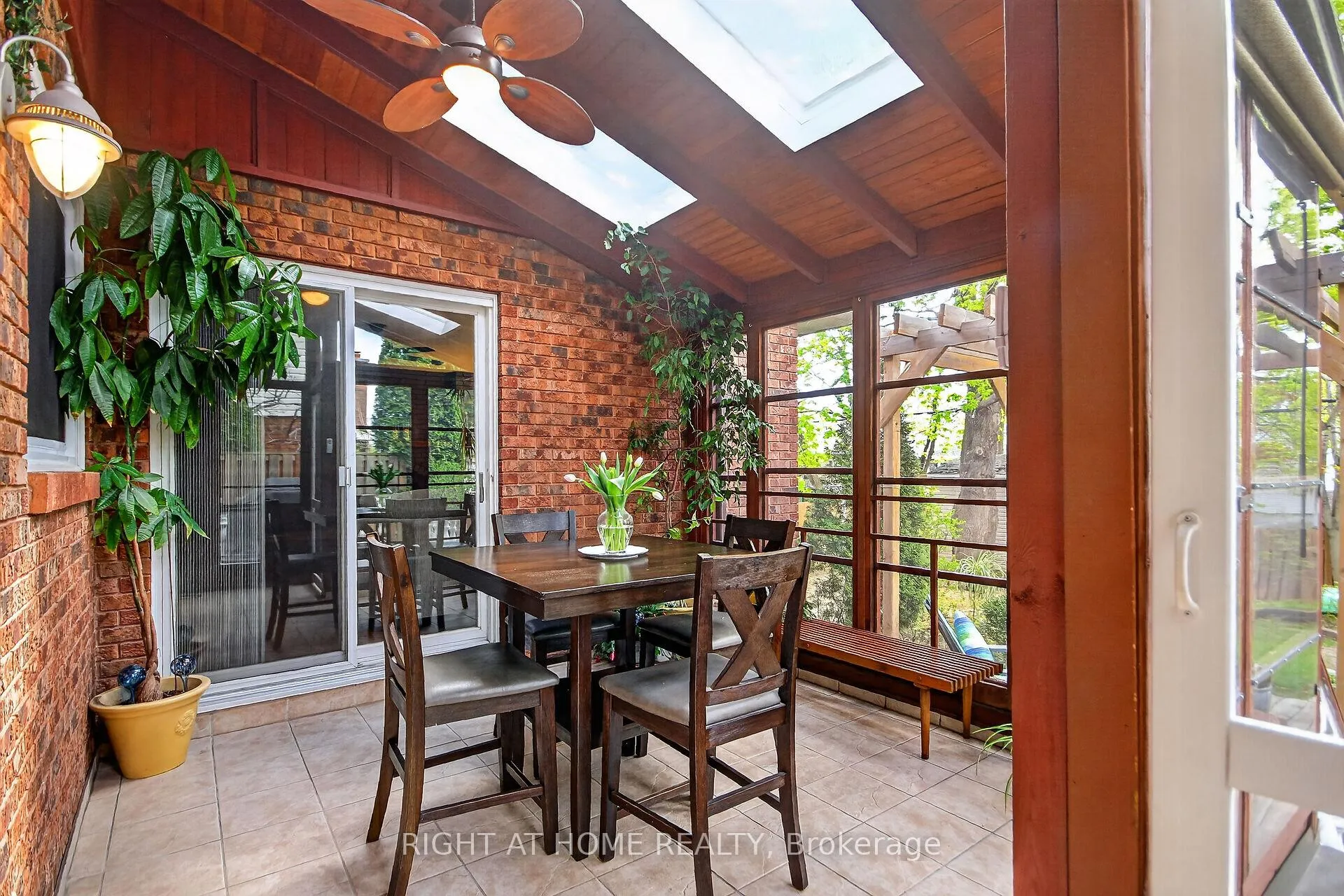 Photo 13 of 20 Palsen Street, Ottawa, Meadowlands/Crestview — HOMEH