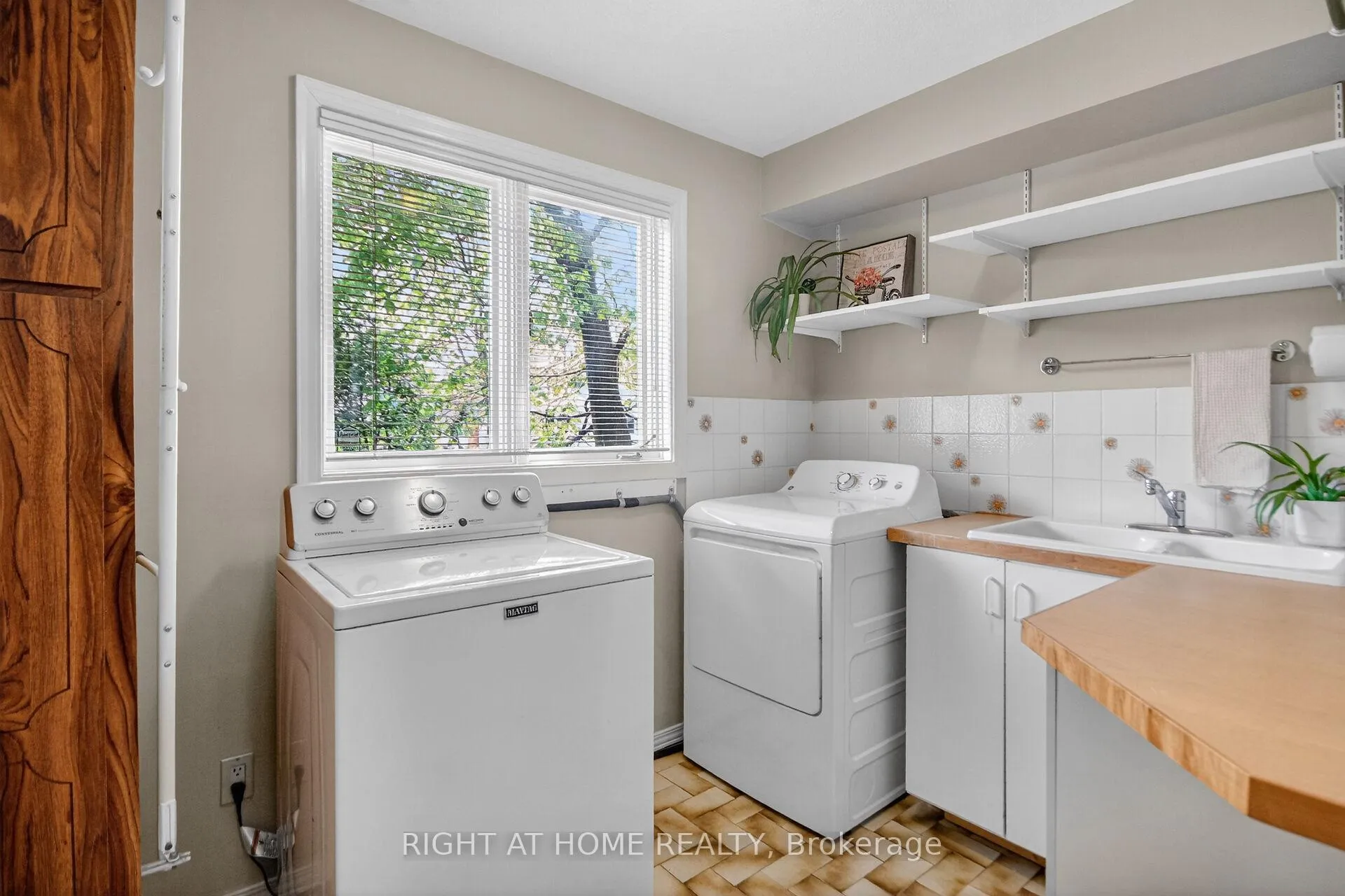 Photo 24 of 20 Palsen Street, Ottawa, Meadowlands/Crestview — HOMEH