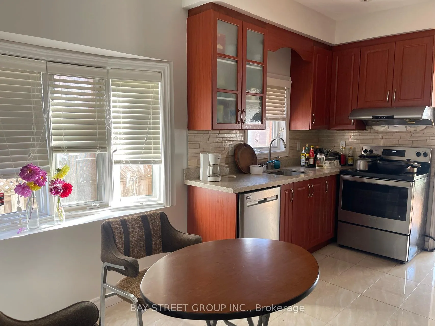 Photo 4 of 200 Milliken Meadows Drive, Markham, Milliken Mills West — HOMEH