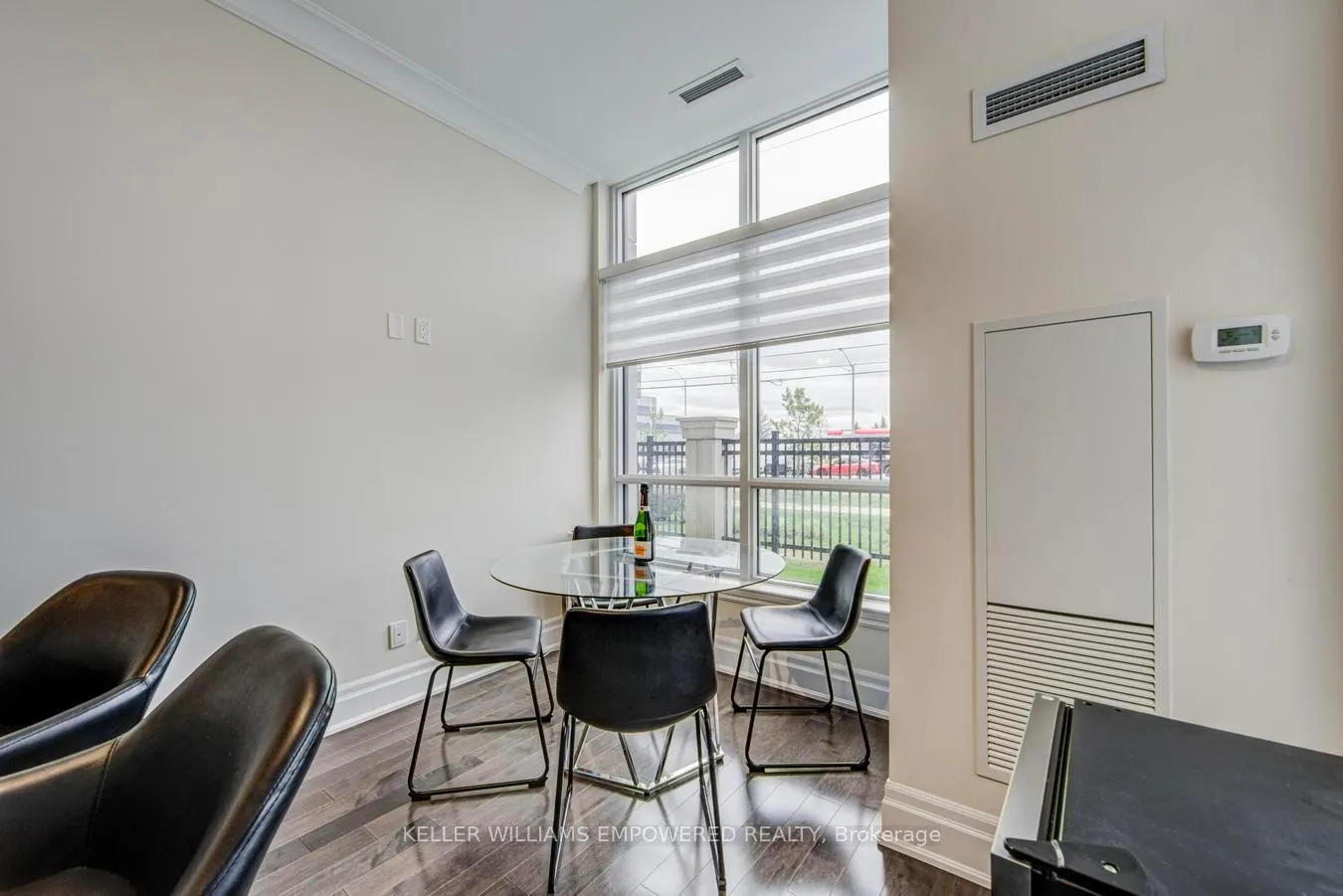 Photo 8 of Unit 116, 9075 Jane Street, Vaughan, Concord — HOMEH