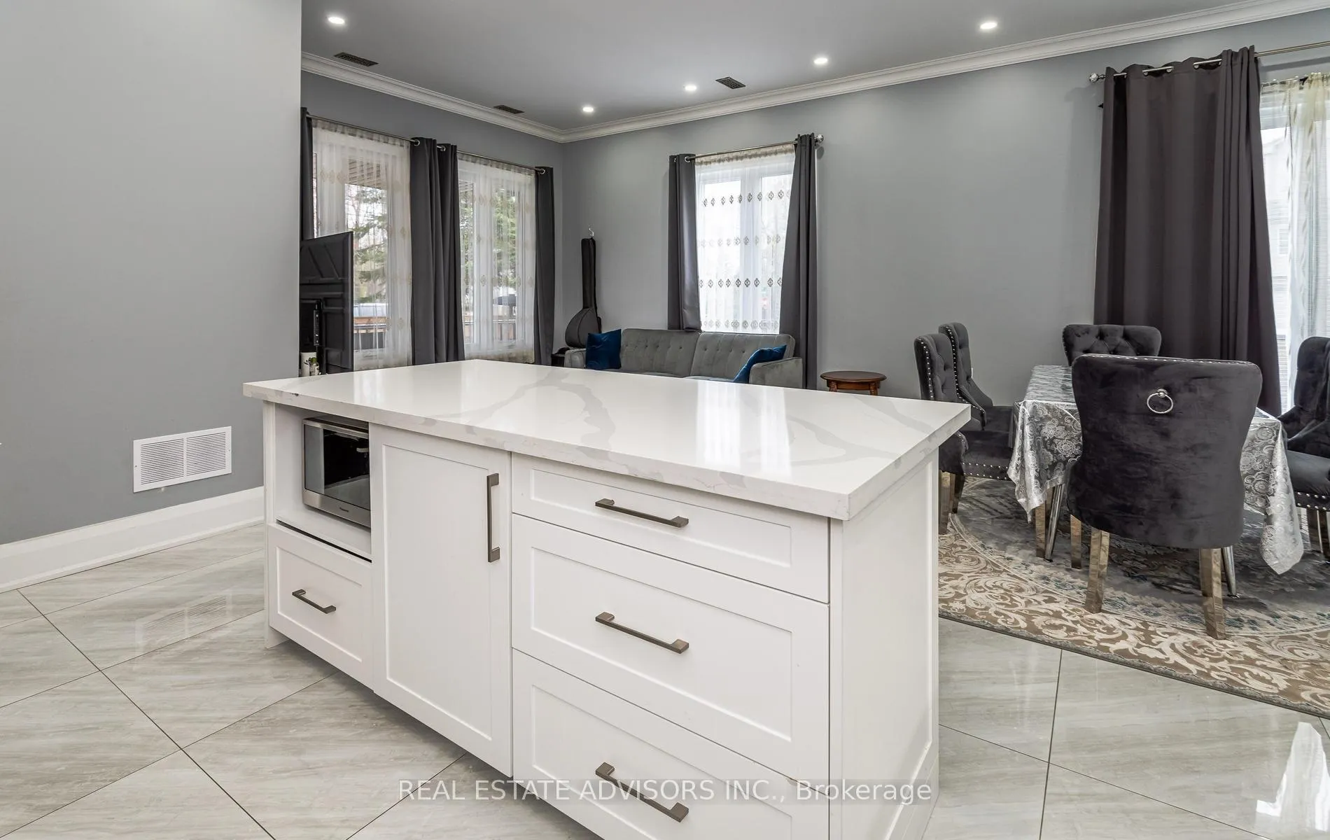 Photo 8 of 679 Florence Road, Innisfil, Alcona — HOMEH