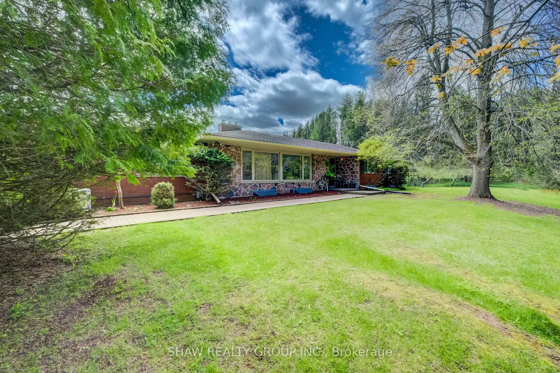 Photo 1 of 2236 Governors Road, Hamilton, Rural Ancaster — HOMEH