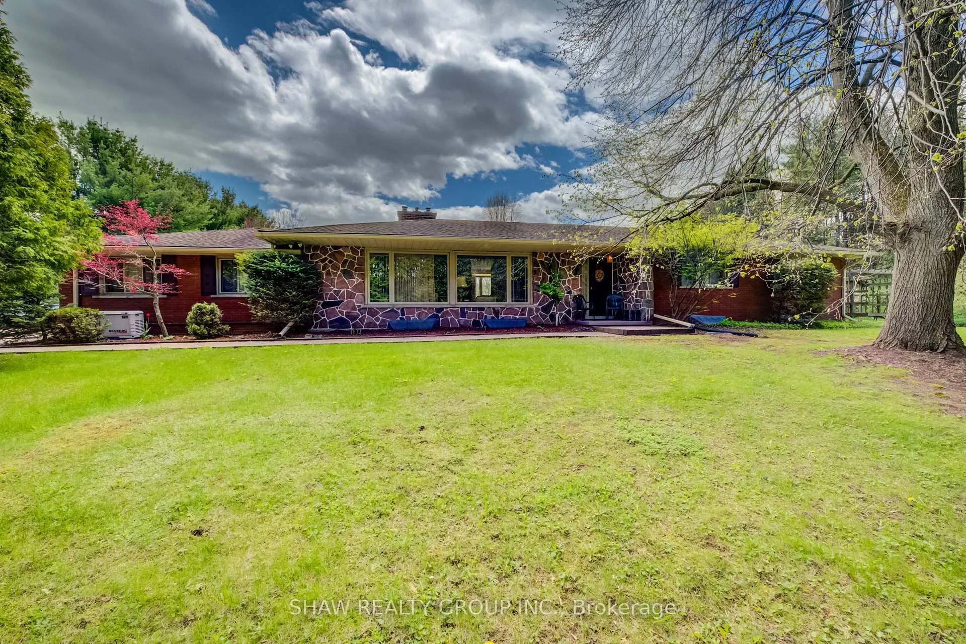 Photo 2 of 2236 Governors Road, Hamilton, Rural Ancaster — HOMEH