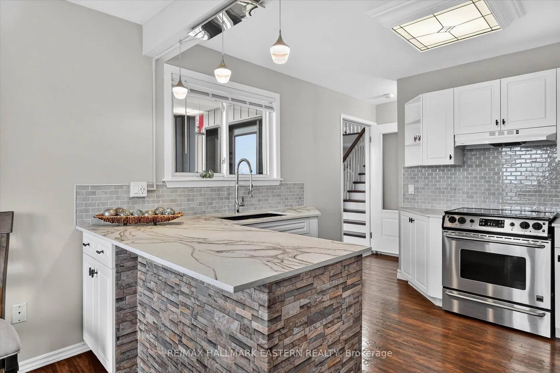 Photo 7 of 1258 Gail Park Drive, Selwyn — HOMEH