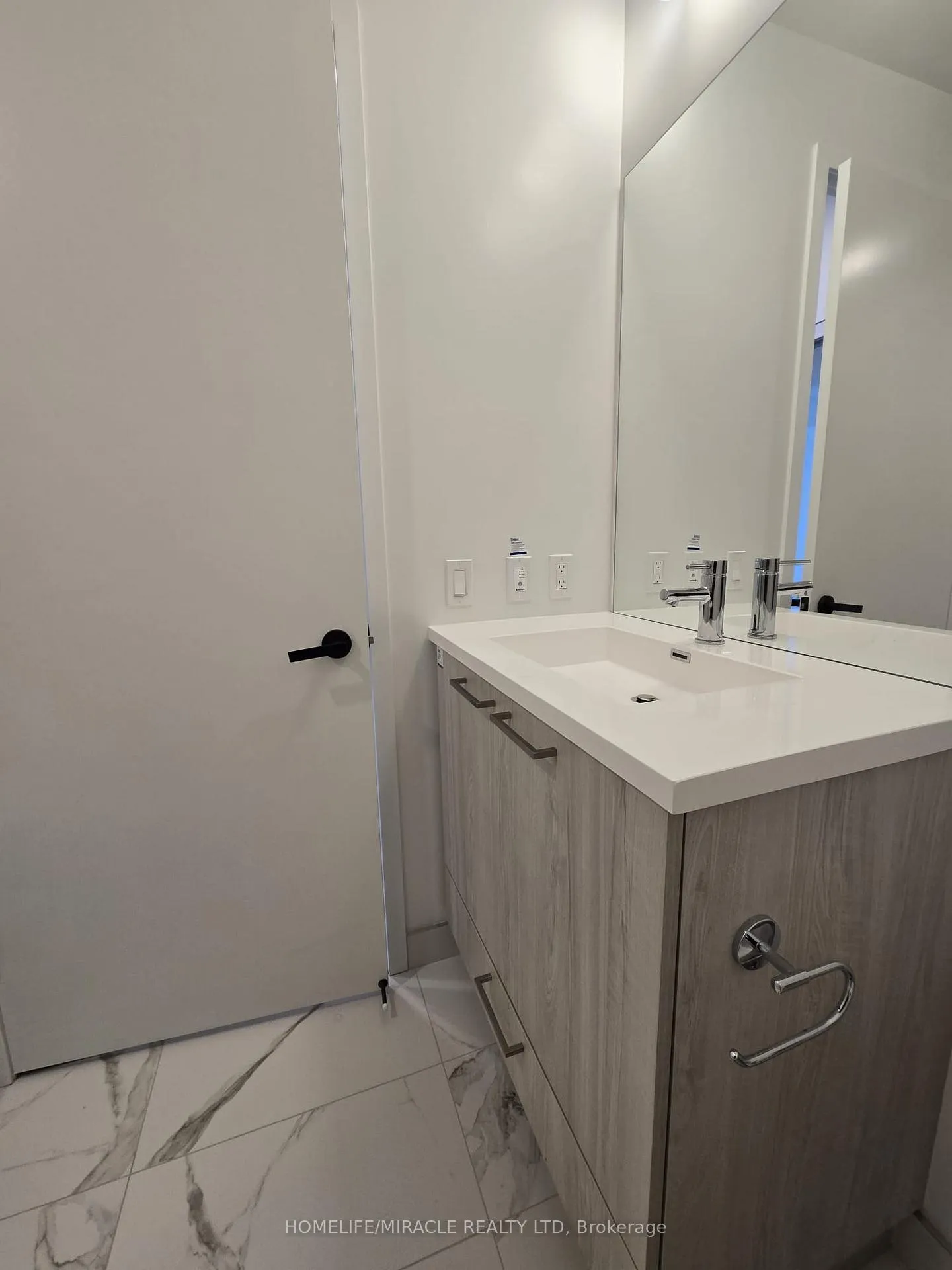 Photo 8 of Unit 1811, 225 Commerce Street, Vaughan, Vaughan Corporate Centre — HOMEH