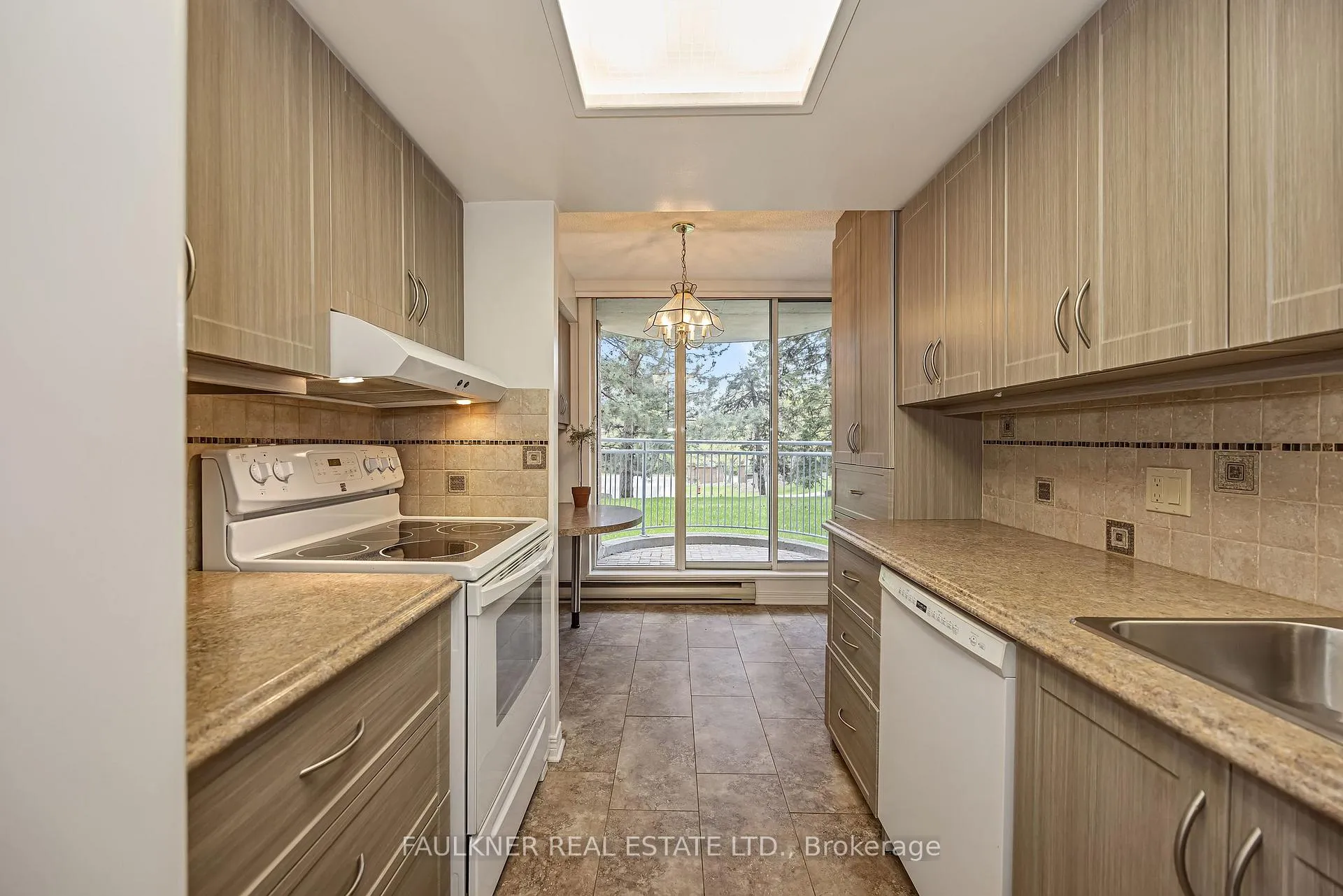 Photo 9 of Unit 111, 100 Grant Carman Drive, Ottawa, Borden Farm/Stewart Farm/Carleton Heights/Parkwood Hills — HOMEH