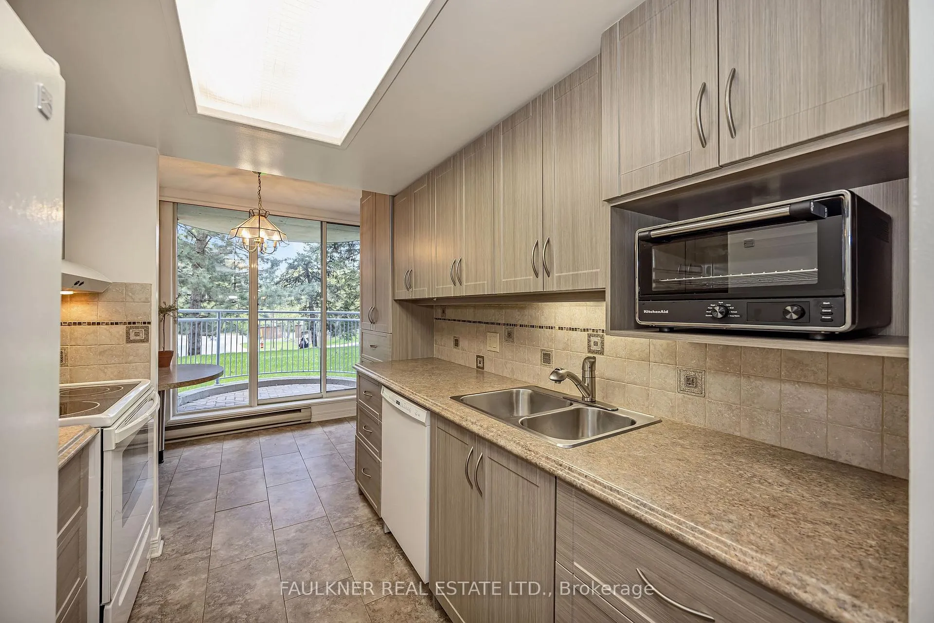 Photo 10 of Unit 111, 100 Grant Carman Drive, Ottawa, Borden Farm/Stewart Farm/Carleton Heights/Parkwood Hills — HOMEH