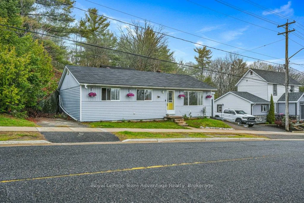 Photo 1 of 31 Cascade Street, Parry Sound — HOMEH