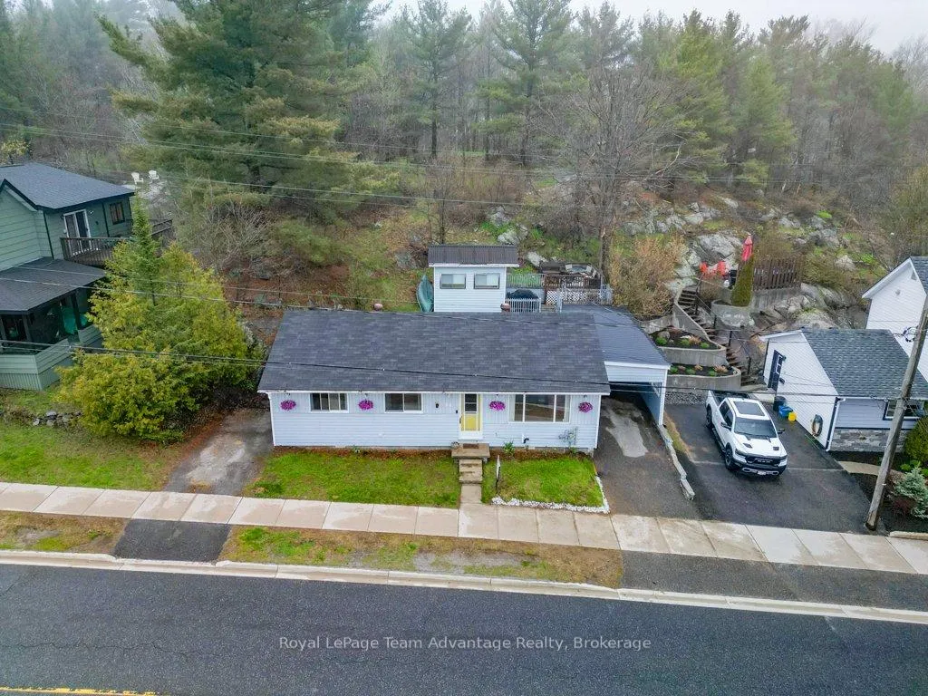 Photo 3 of 31 Cascade Street, Parry Sound — HOMEH