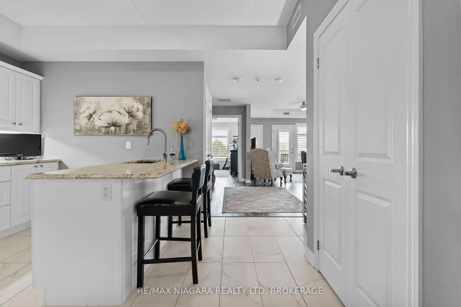 Photo 6 of Unit 300, 4644 Pettit Avenue, Niagara Falls, Morrison — HOMEH