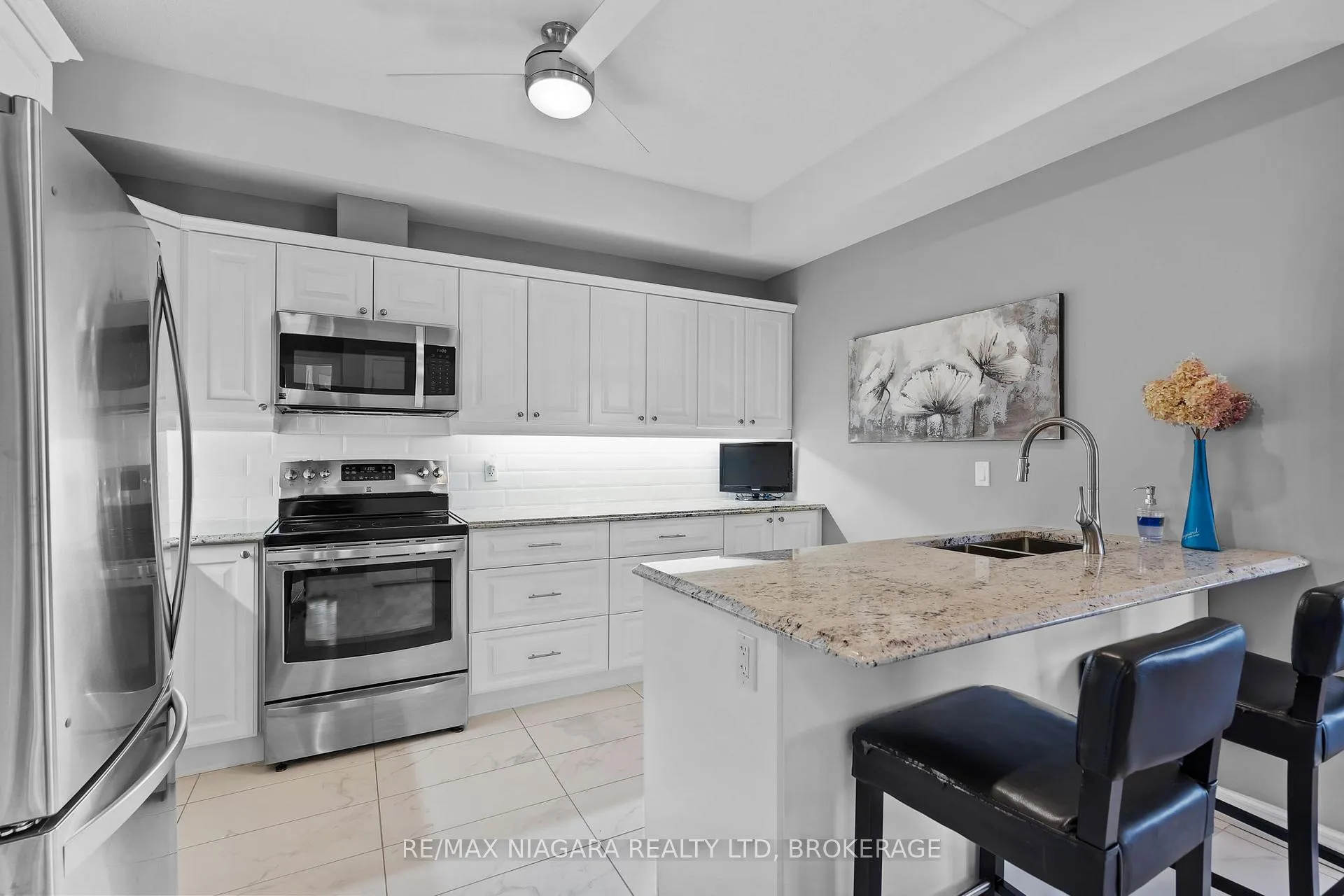 Photo 7 of Unit 300, 4644 Pettit Avenue, Niagara Falls, Morrison — HOMEH