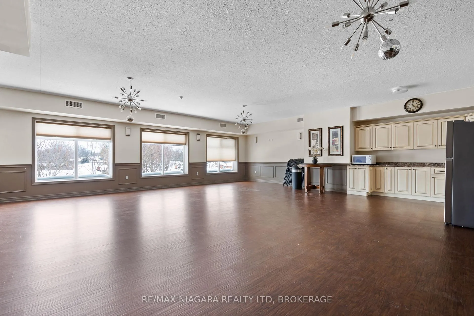 Photo 23 of Unit 300, 4644 Pettit Avenue, Niagara Falls, Morrison — HOMEH