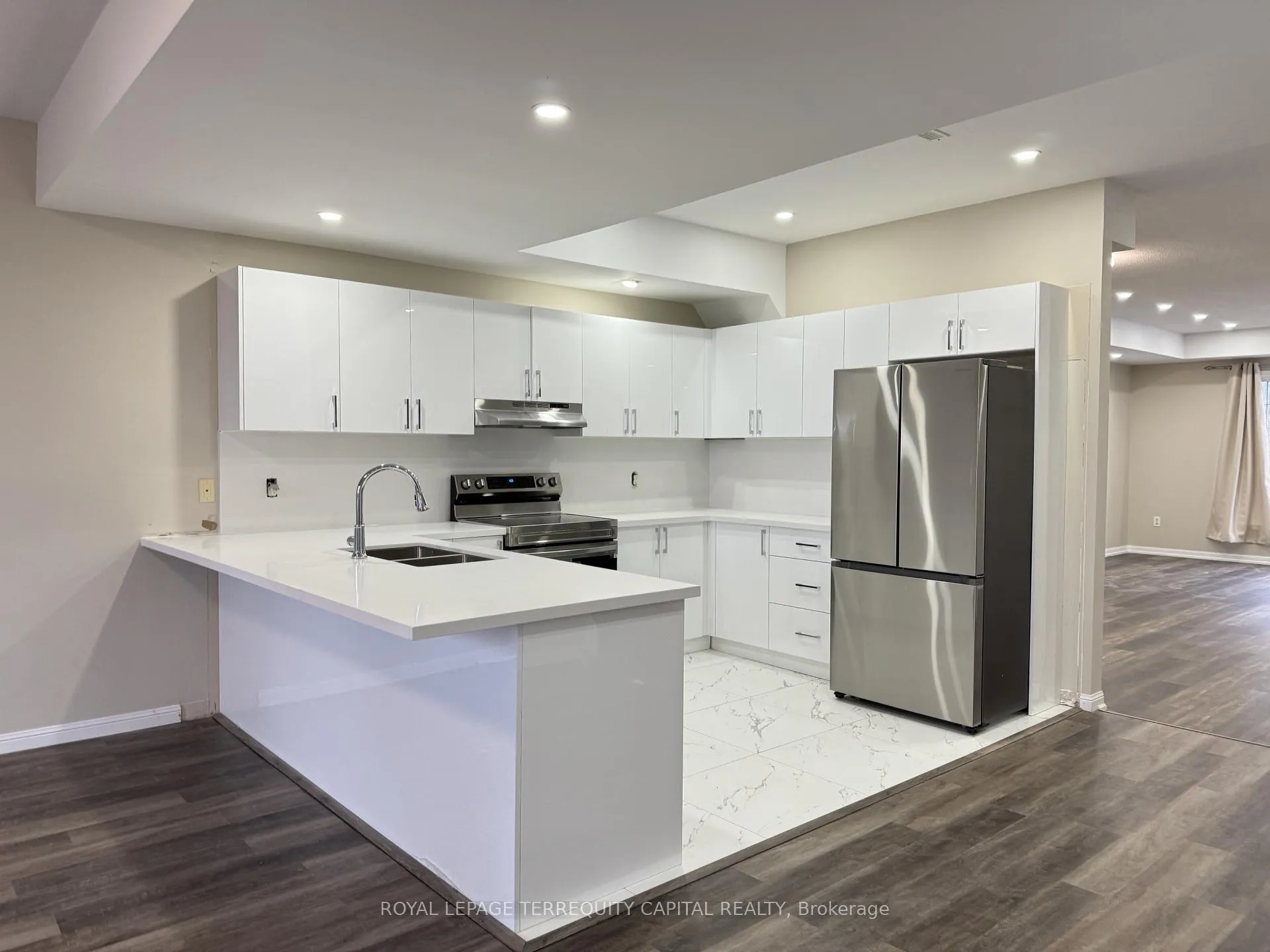Photo 2 of 349 Edgehill Drive, Barrie, Edgehill Drive — HOMEH