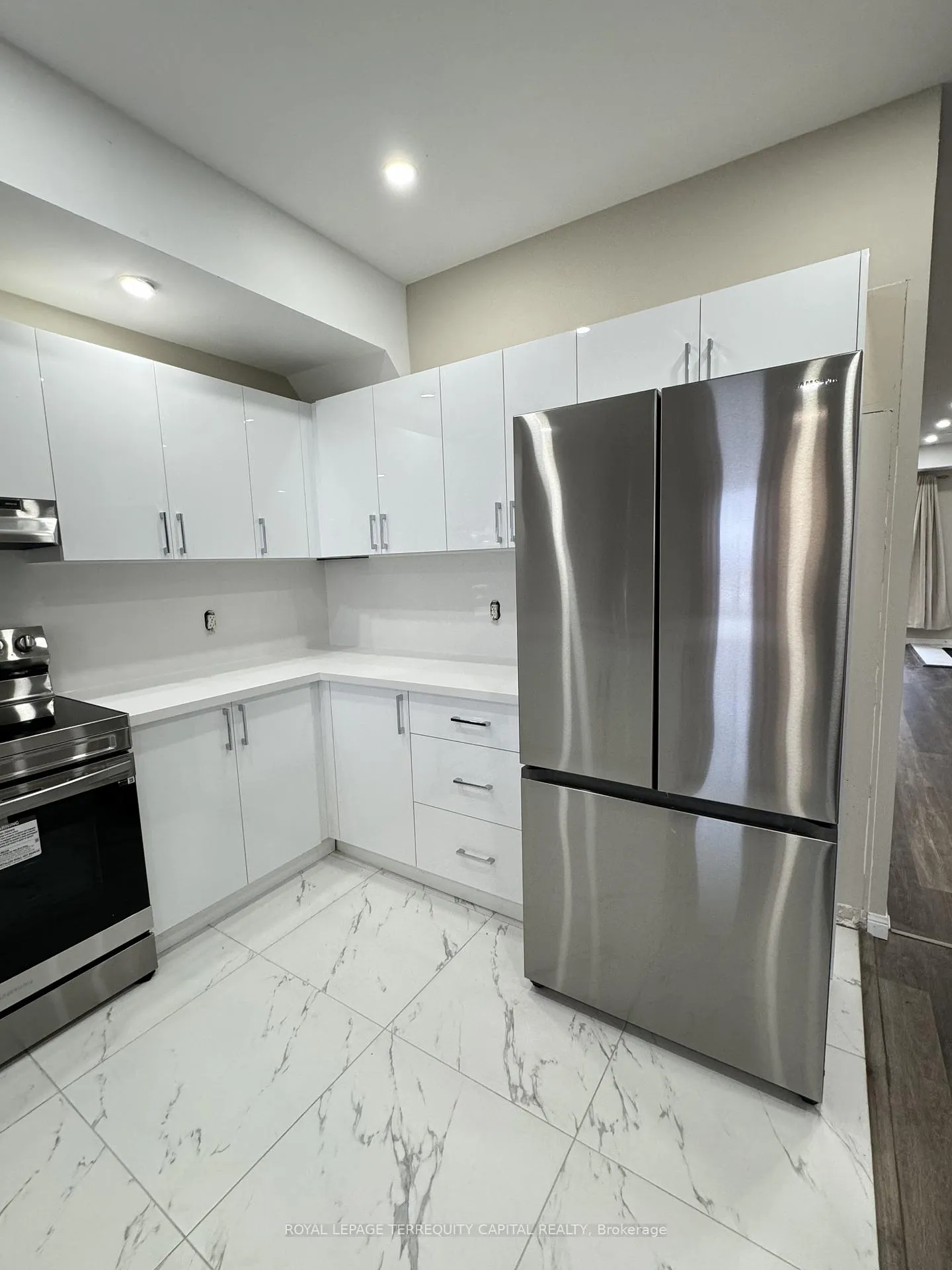 Photo 3 of 349 Edgehill Drive, Barrie, Edgehill Drive — HOMEH