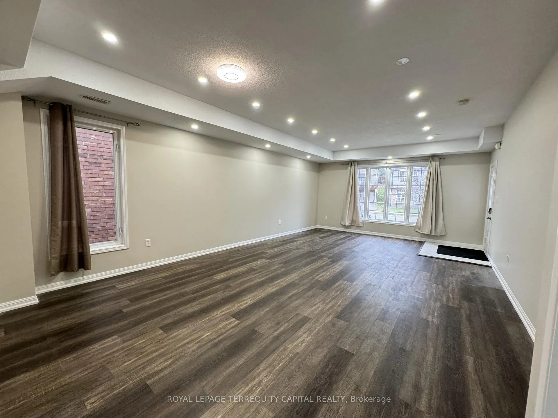 Photo 9 of 349 Edgehill Drive, Barrie, Edgehill Drive — HOMEH