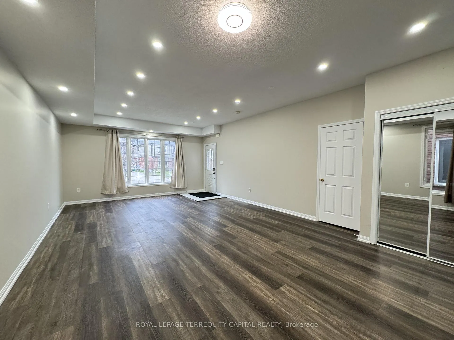 Photo 11 of 349 Edgehill Drive, Barrie, Edgehill Drive — HOMEH
