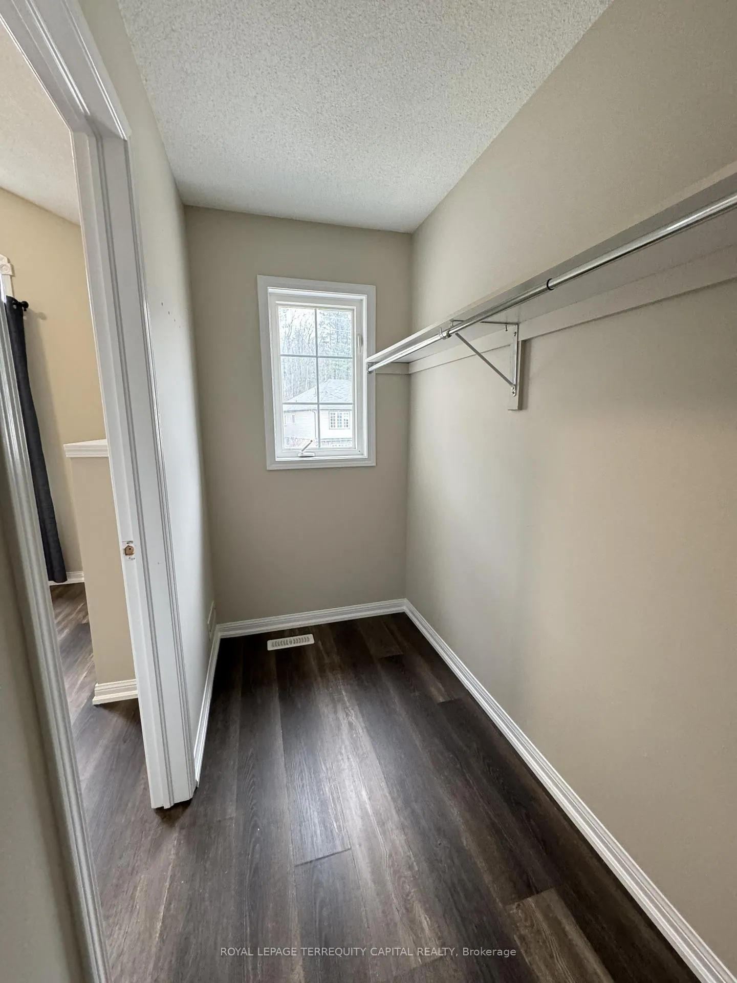 Photo 15 of 349 Edgehill Drive, Barrie, Edgehill Drive — HOMEH