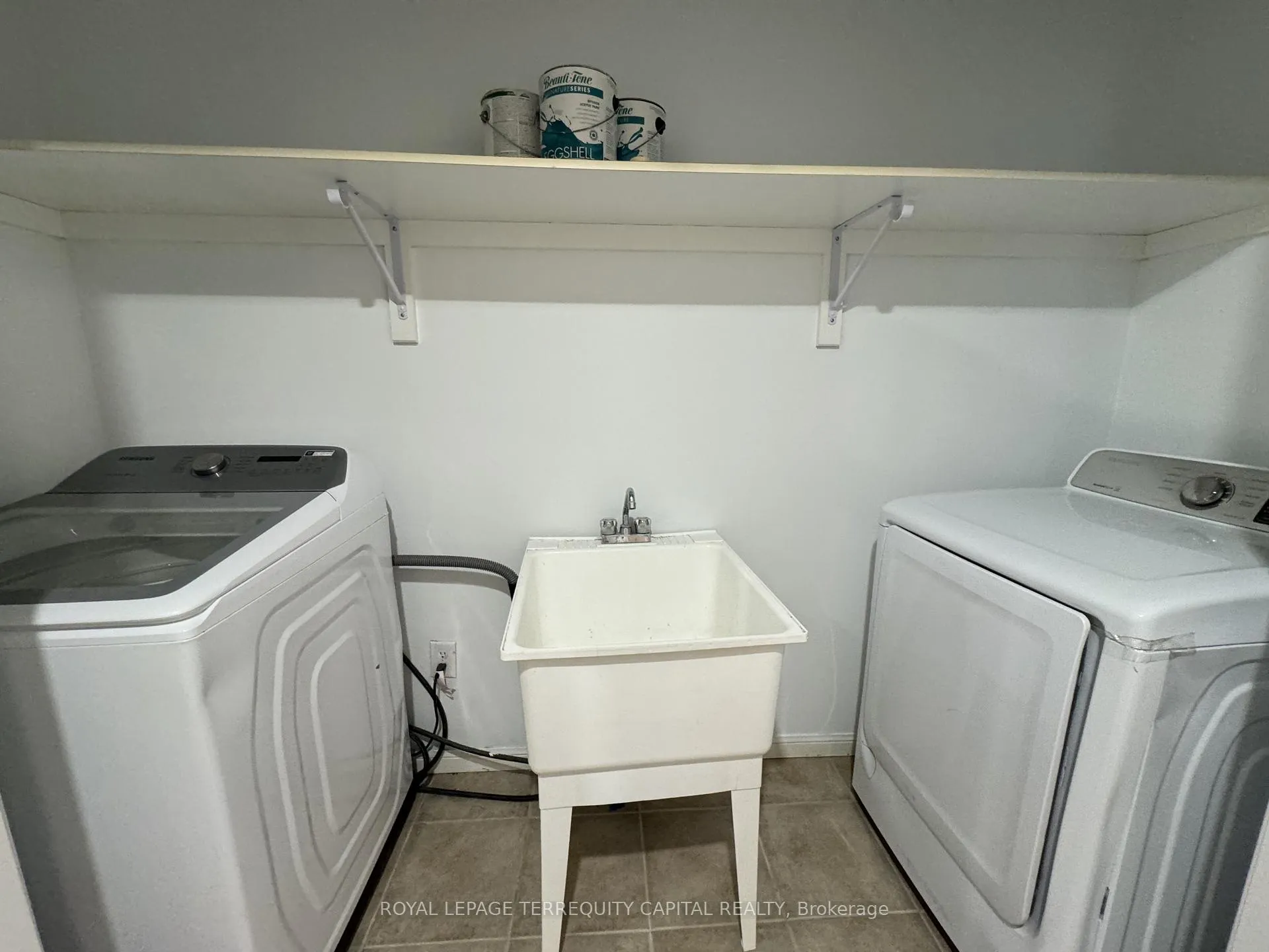 Photo 21 of 349 Edgehill Drive, Barrie, Edgehill Drive — HOMEH