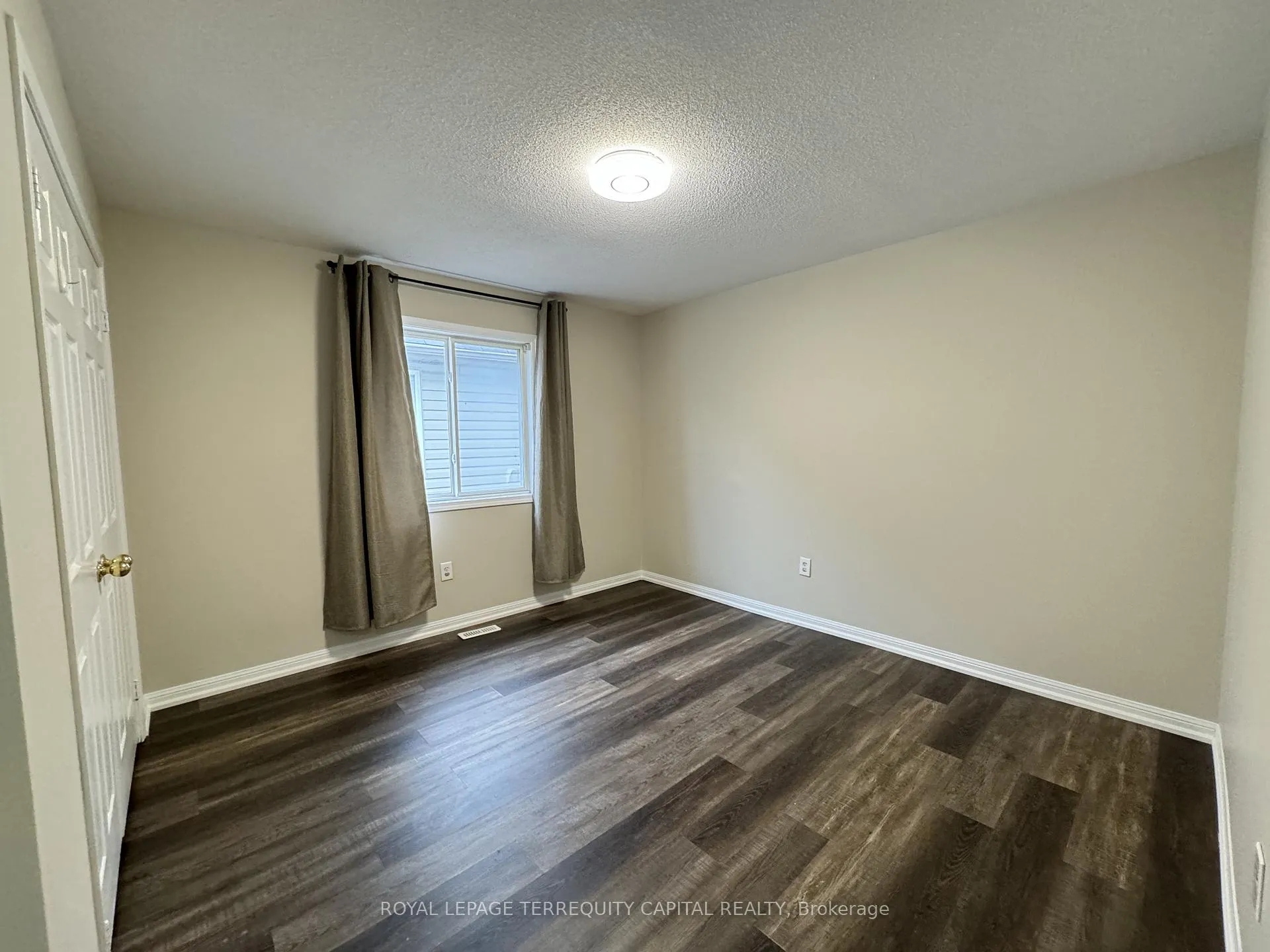 Photo 22 of 349 Edgehill Drive, Barrie, Edgehill Drive — HOMEH