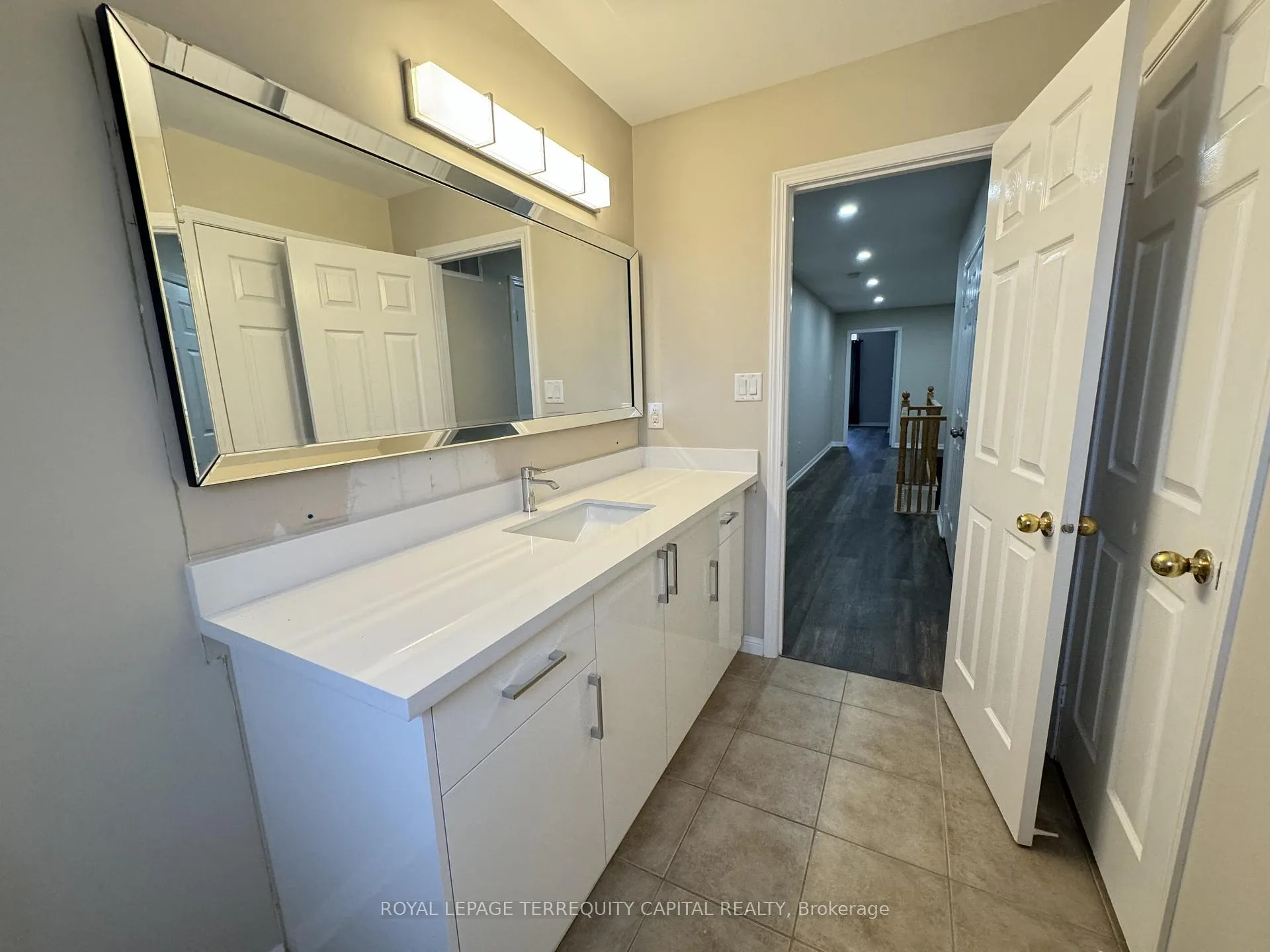 Photo 26 of 349 Edgehill Drive, Barrie, Edgehill Drive — HOMEH